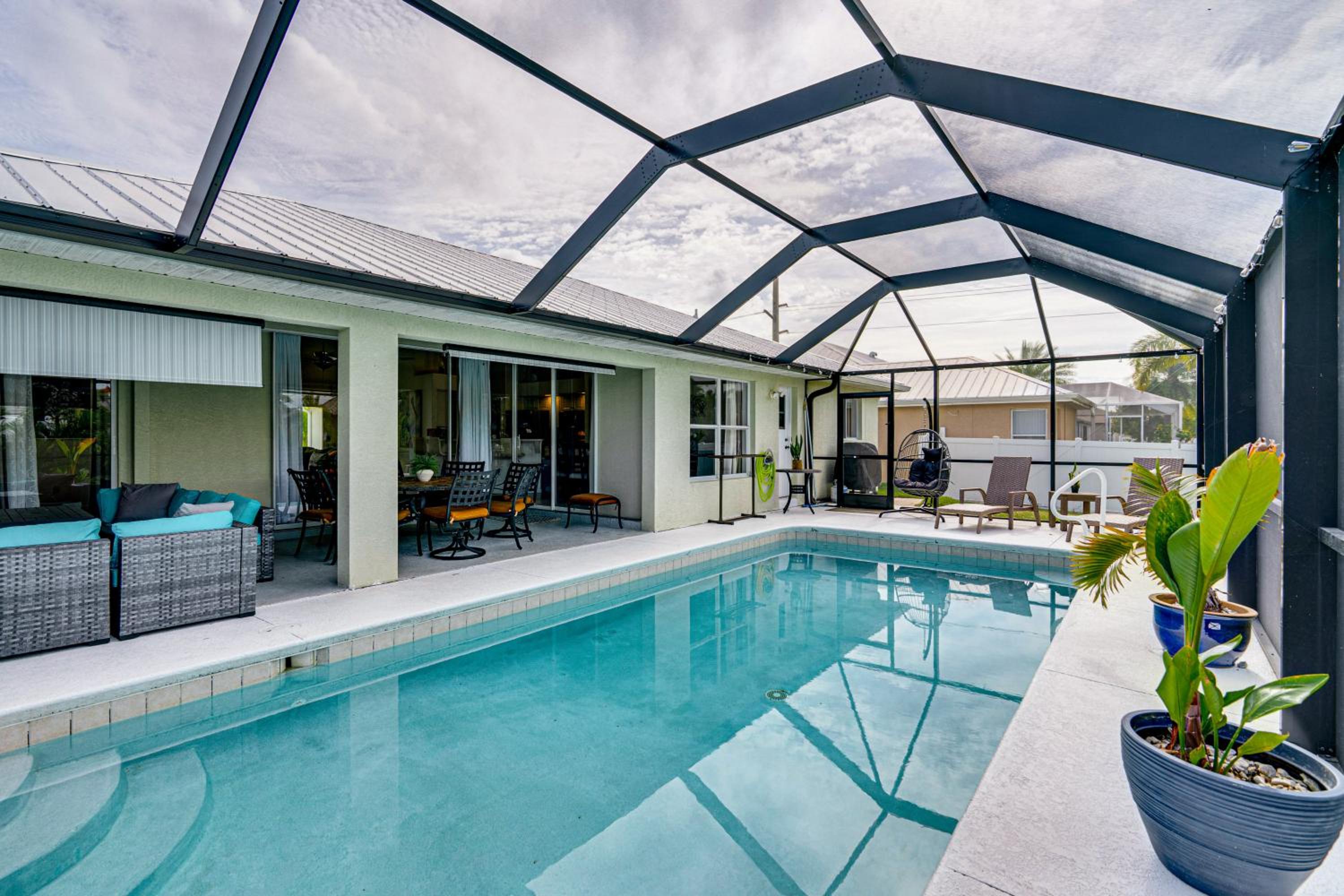 Poolside Lounge and Game Area Cape Coral Retreat