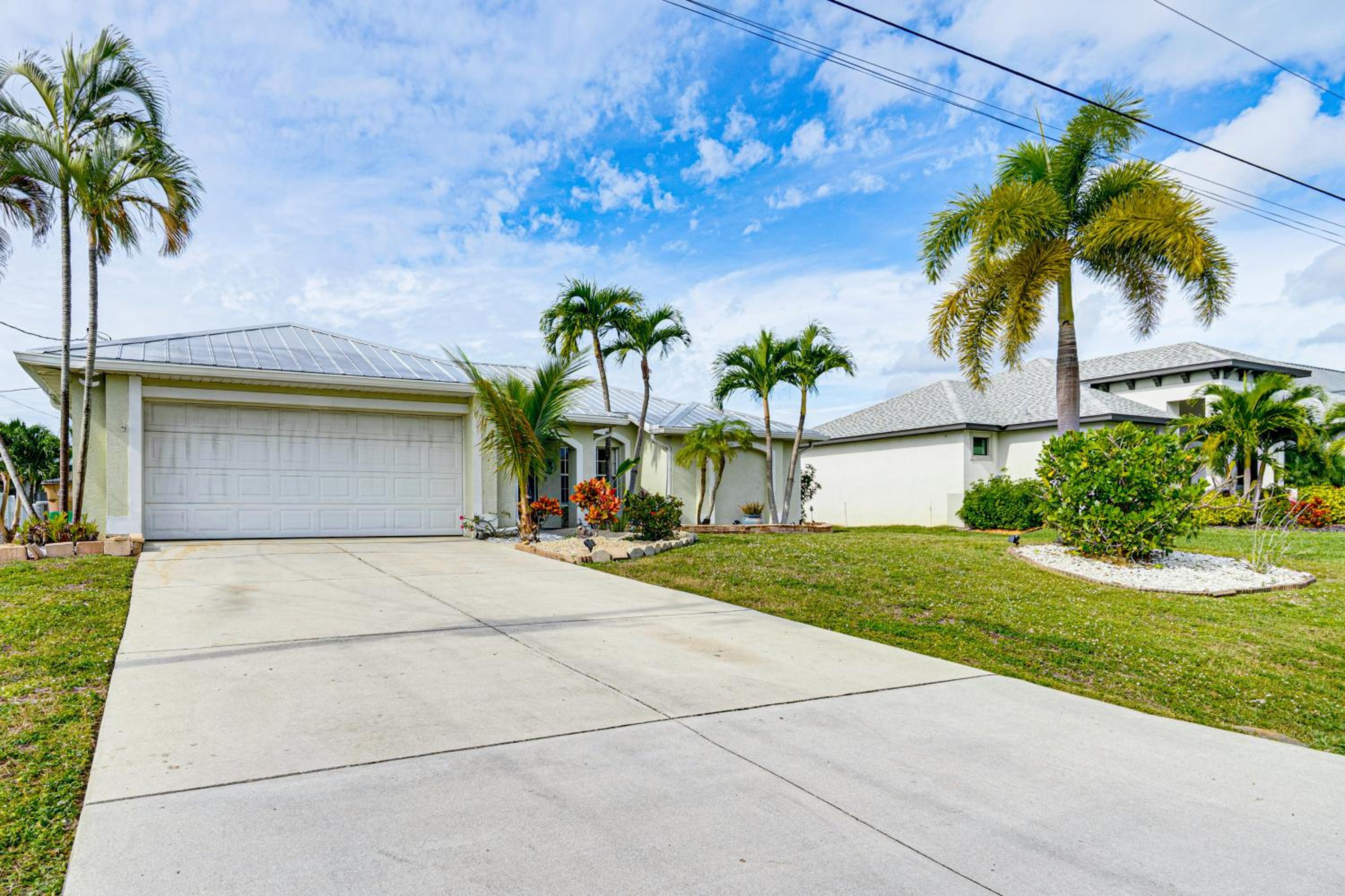 Poolside Lounge and Game Area Cape Coral Retreat