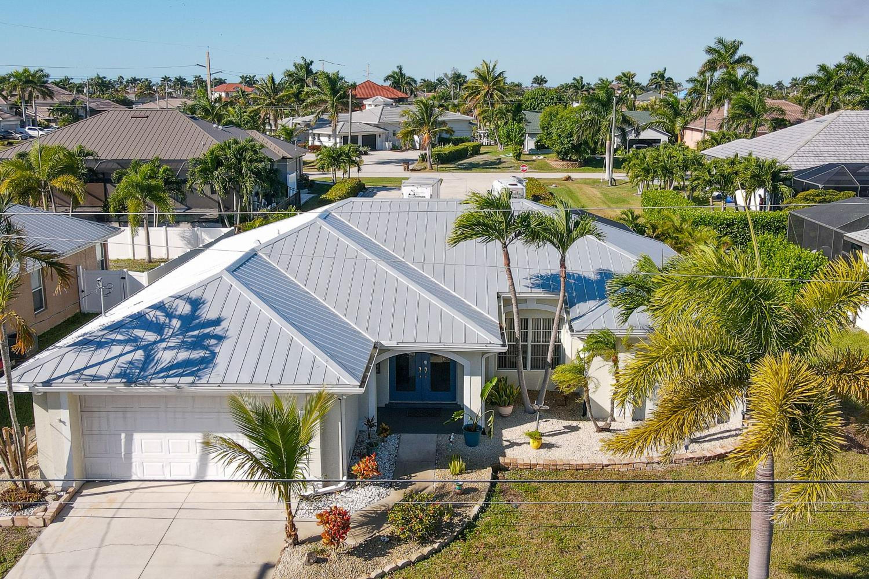 Poolside Lounge and Game Area Cape Coral Retreat