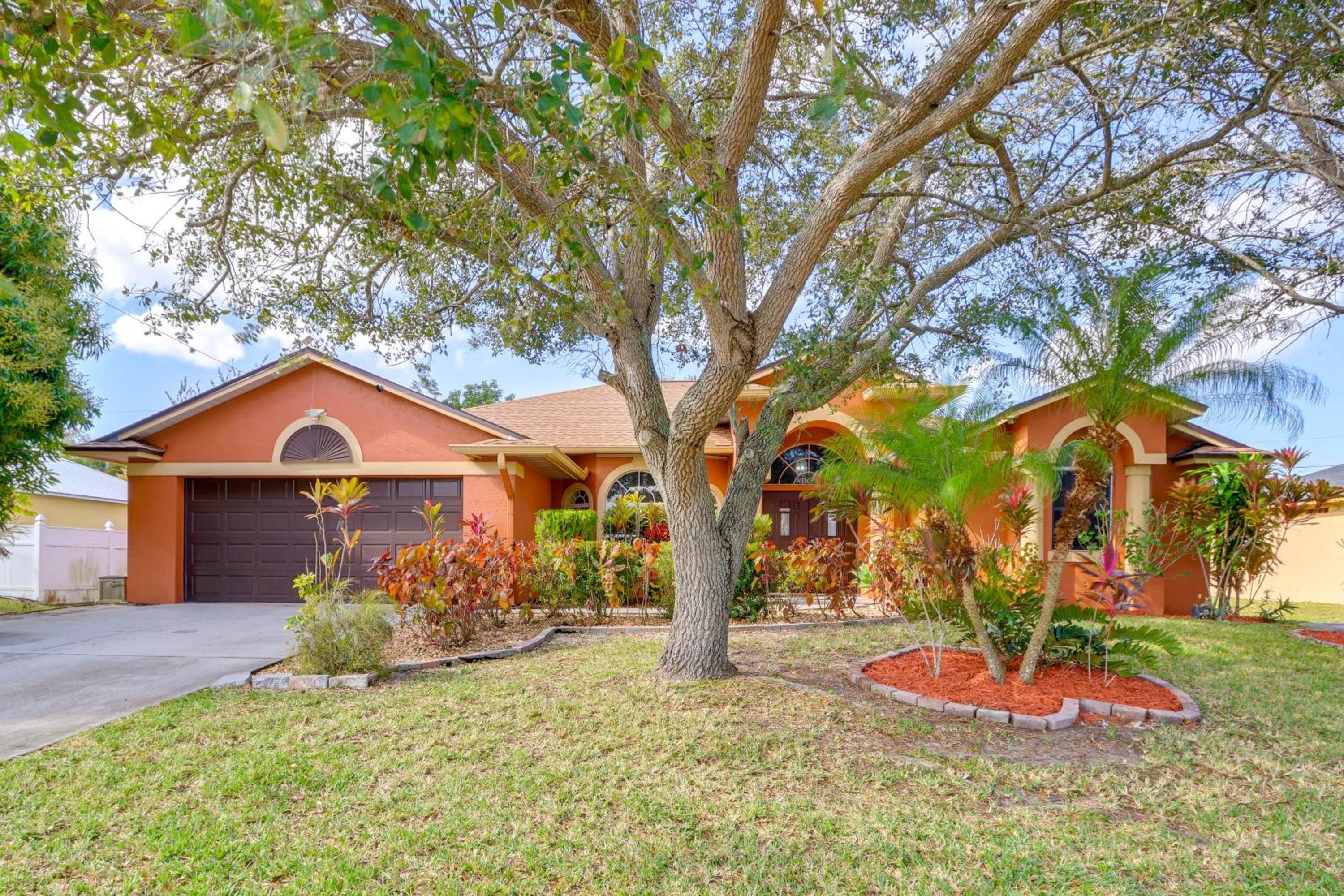 Private Backyard! Single-Level Port St Lucie Home