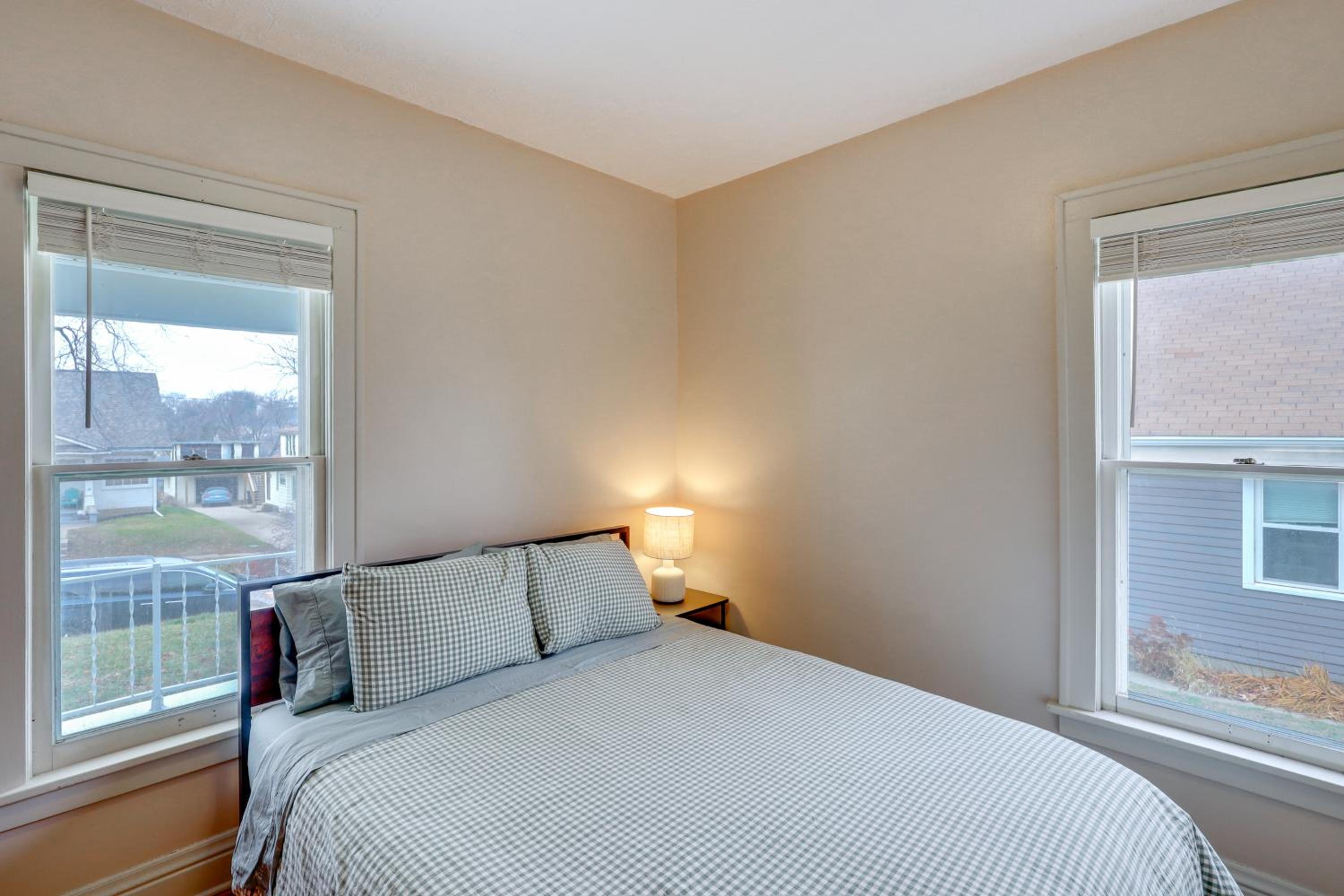 Walk to Benson Nightlife and Dining! Home with Yard