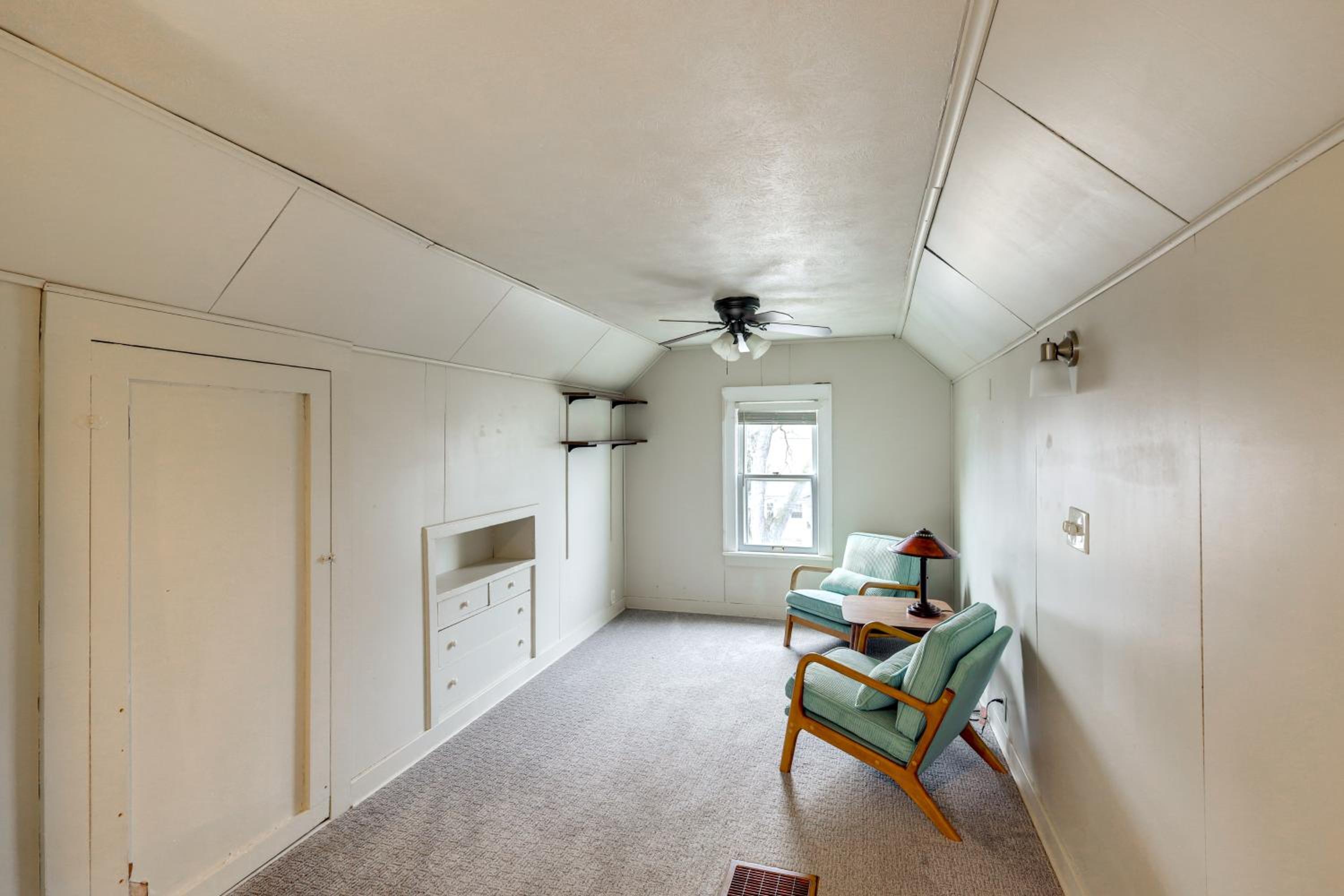 Walk to Benson Nightlife and Dining! Home with Yard