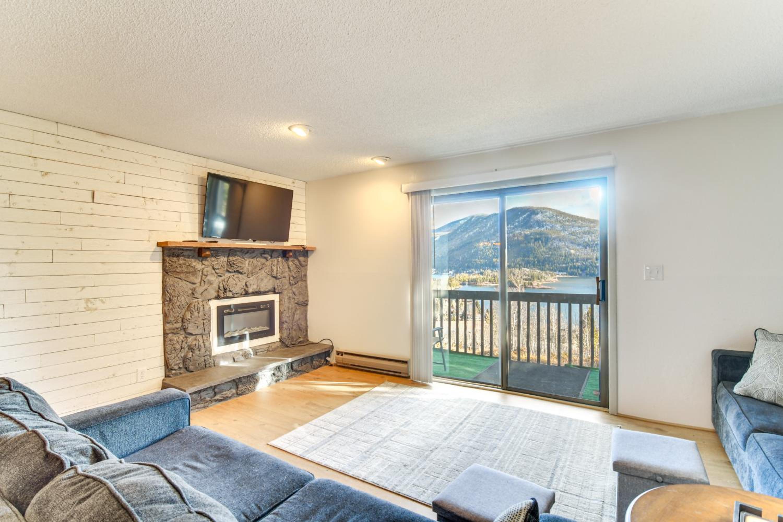 Ski, Hike and Snowmobile Mtn-View Grand Lake Gem!