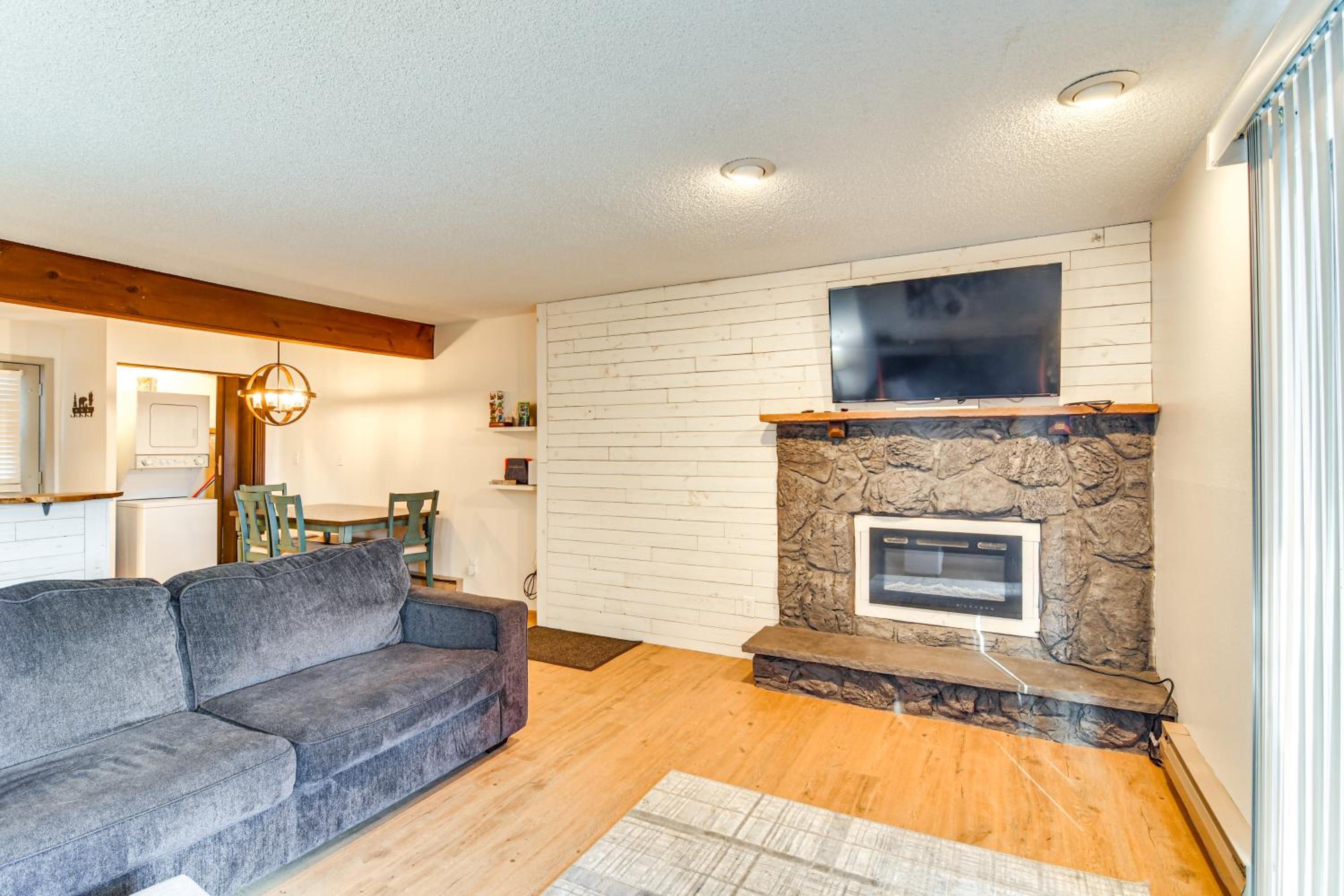 Ski, Hike and Snowmobile Mtn-View Grand Lake Gem!
