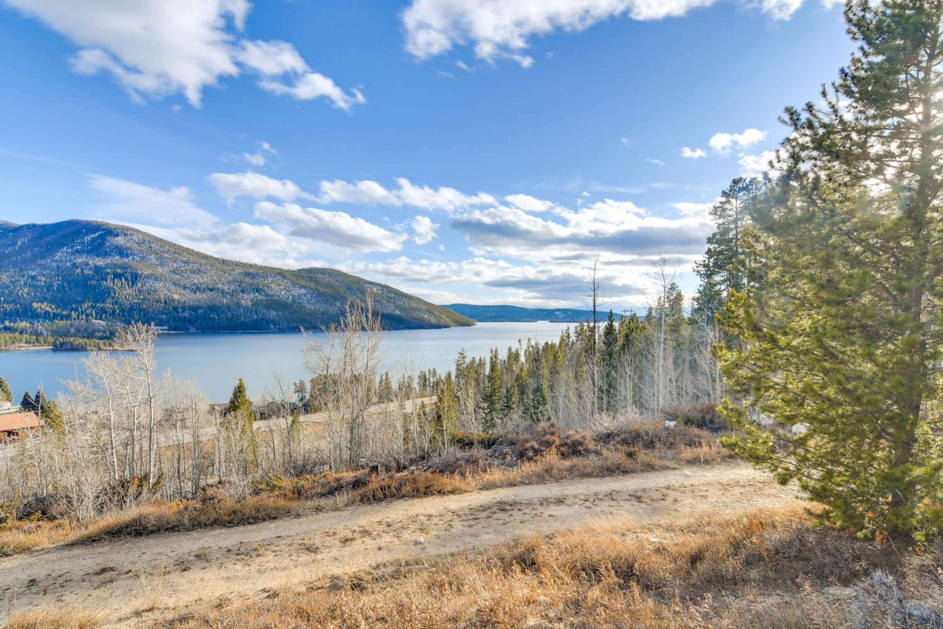Ski, Hike and Snowmobile Mtn-View Grand Lake Gem!