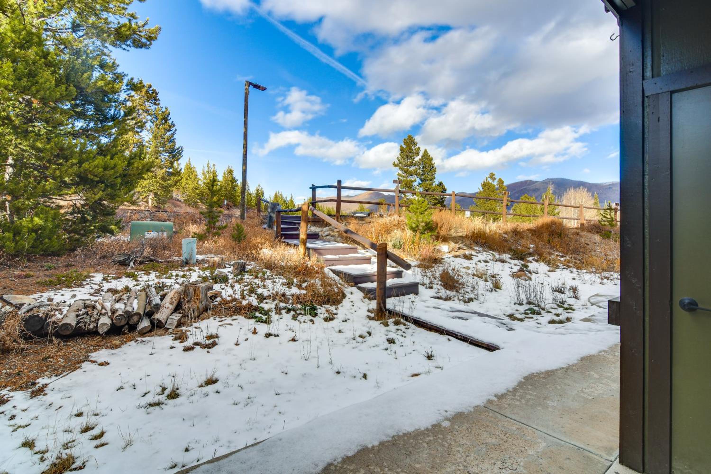 Ski, Hike and Snowmobile Mtn-View Grand Lake Gem!