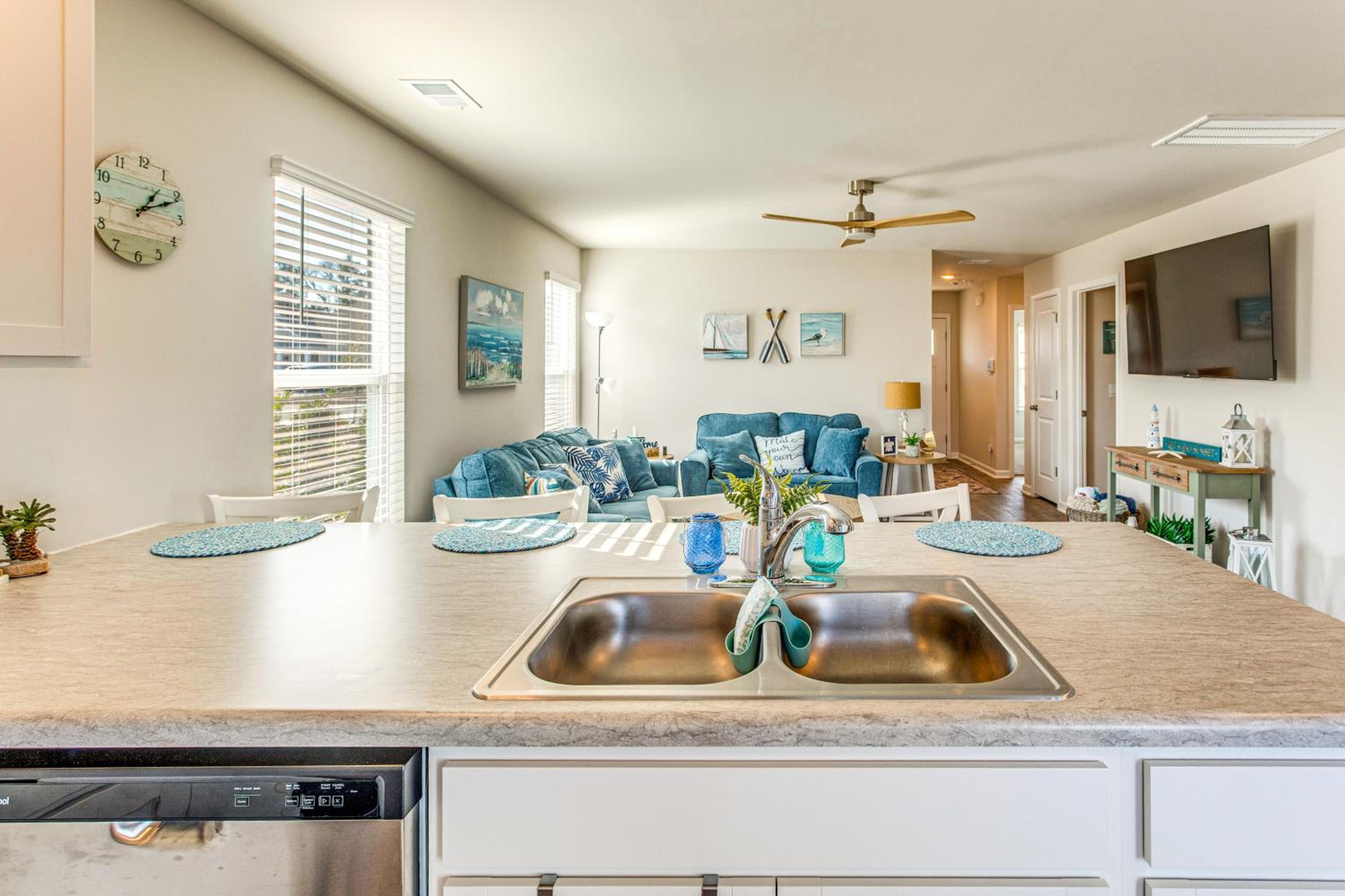 3 Mi to Holden Beach! Family Home with Patio