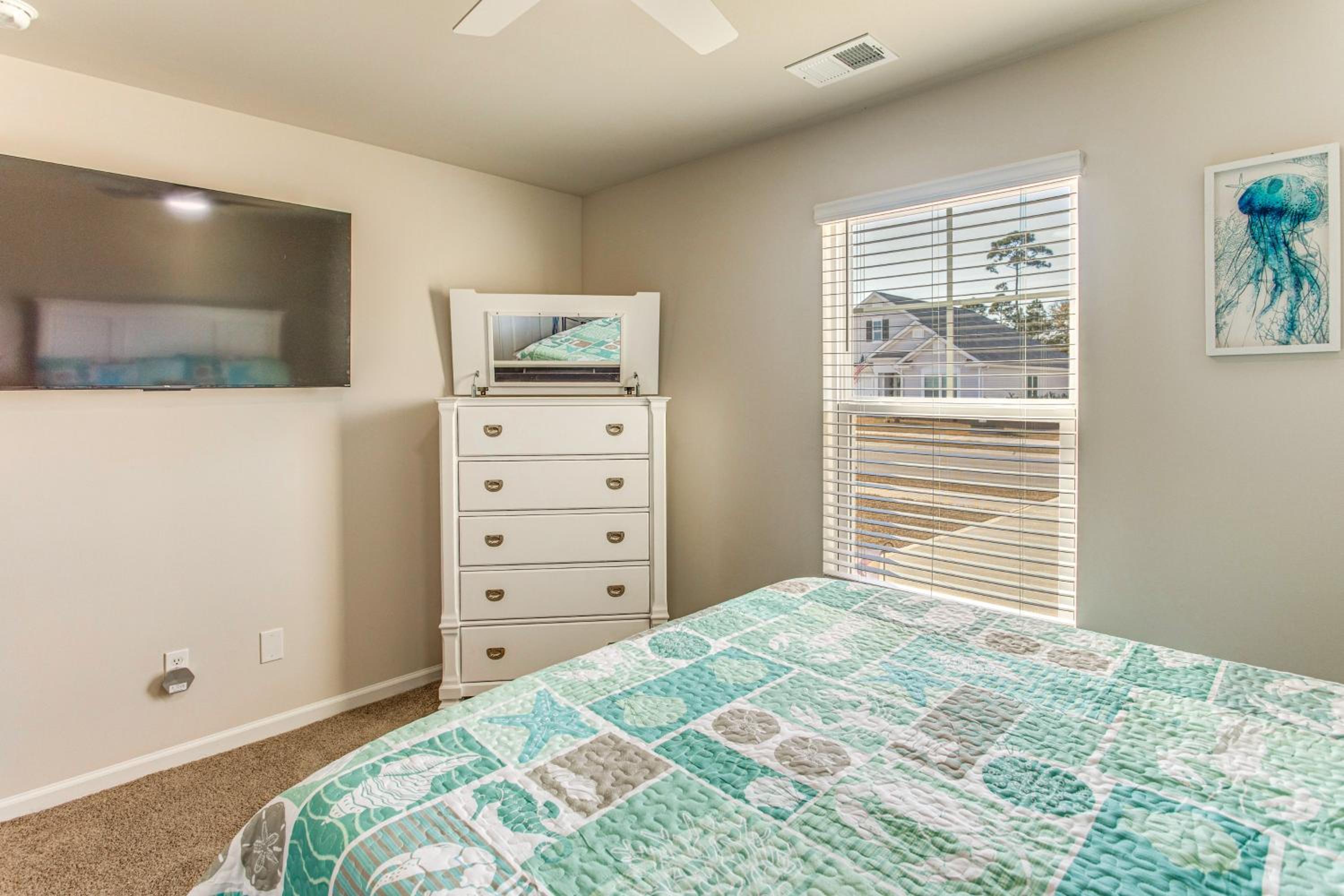 3 Mi to Holden Beach! Family Home with Patio