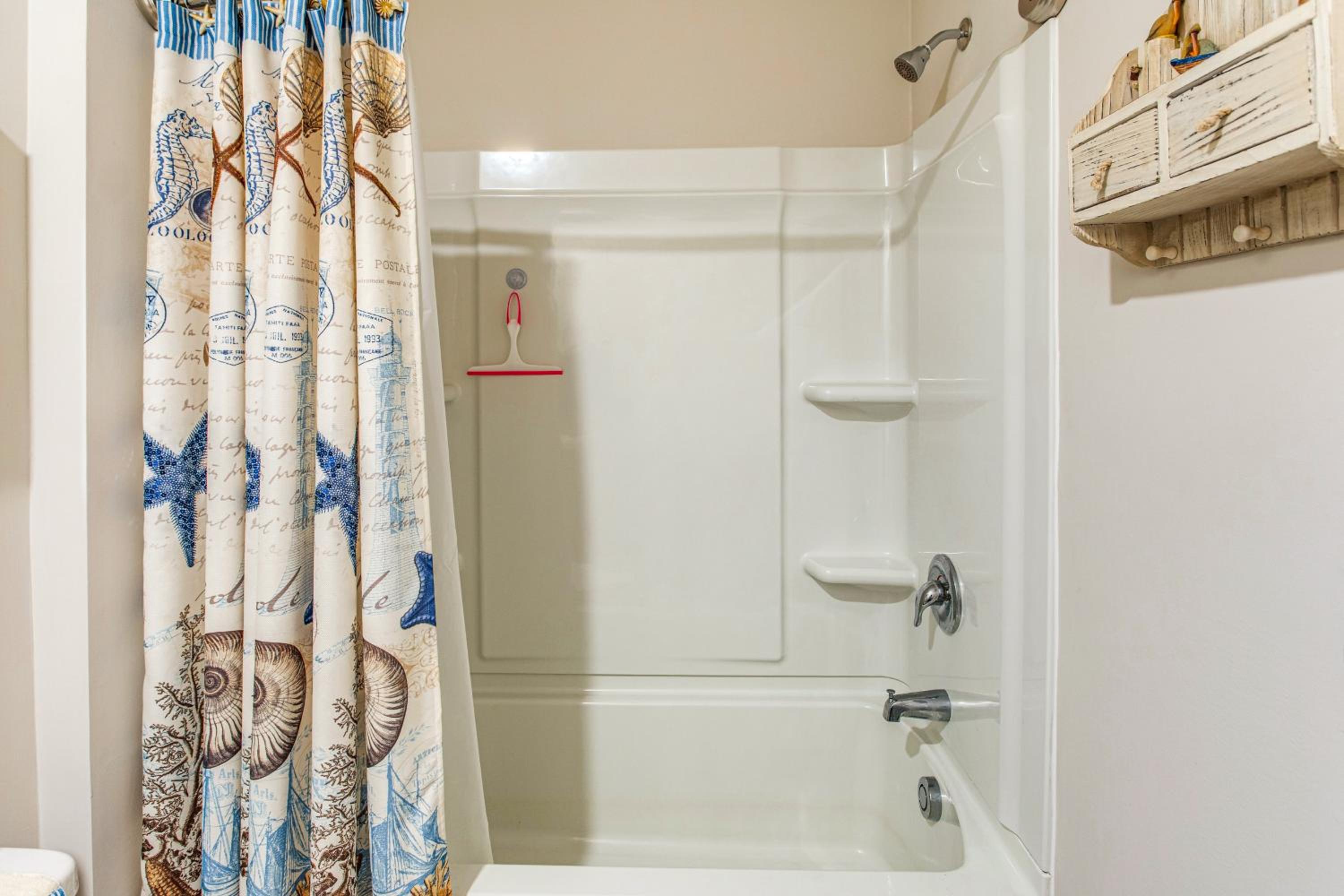 3 Mi to Holden Beach! Family Home with Patio