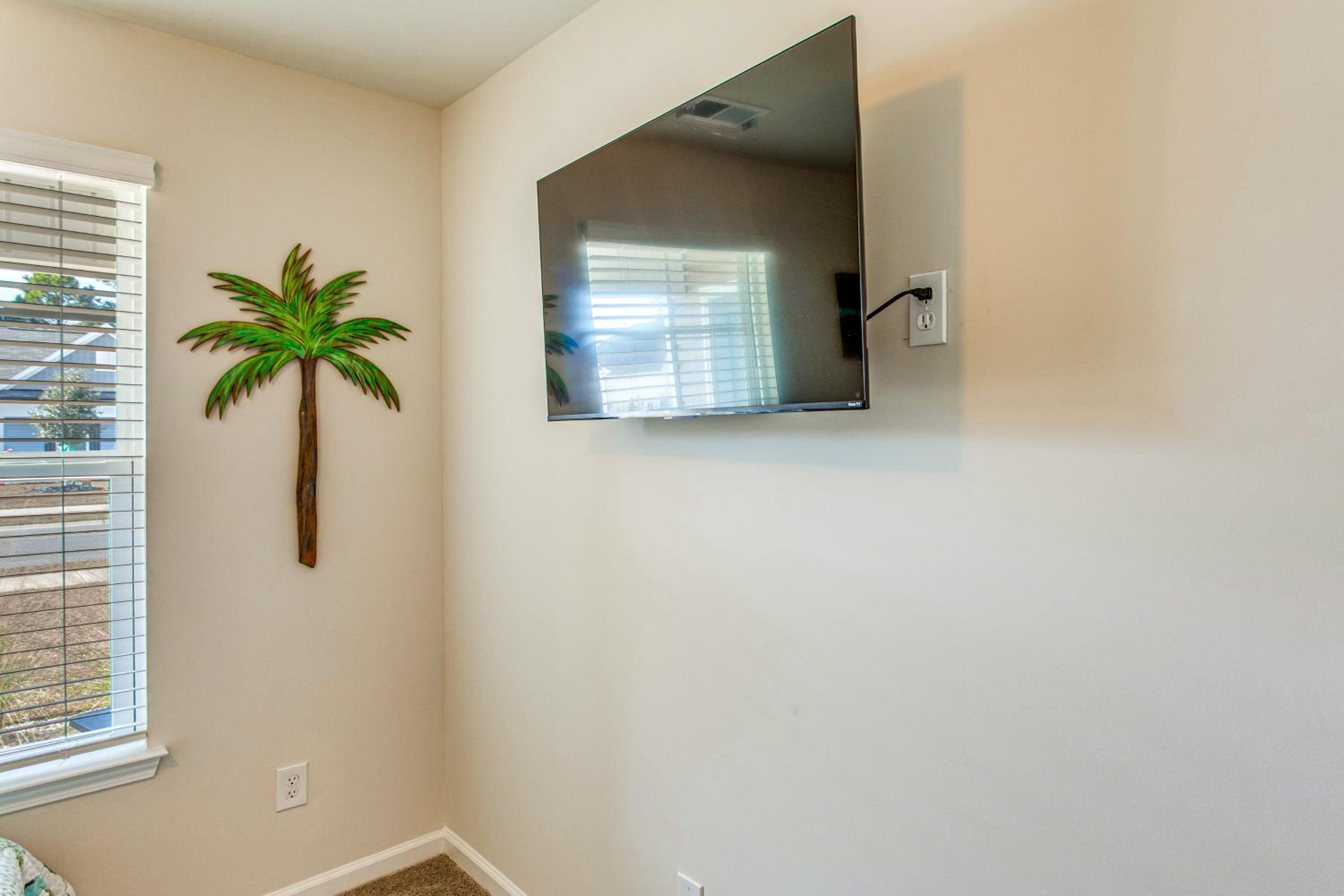 3 Mi to Holden Beach! Family Home with Patio