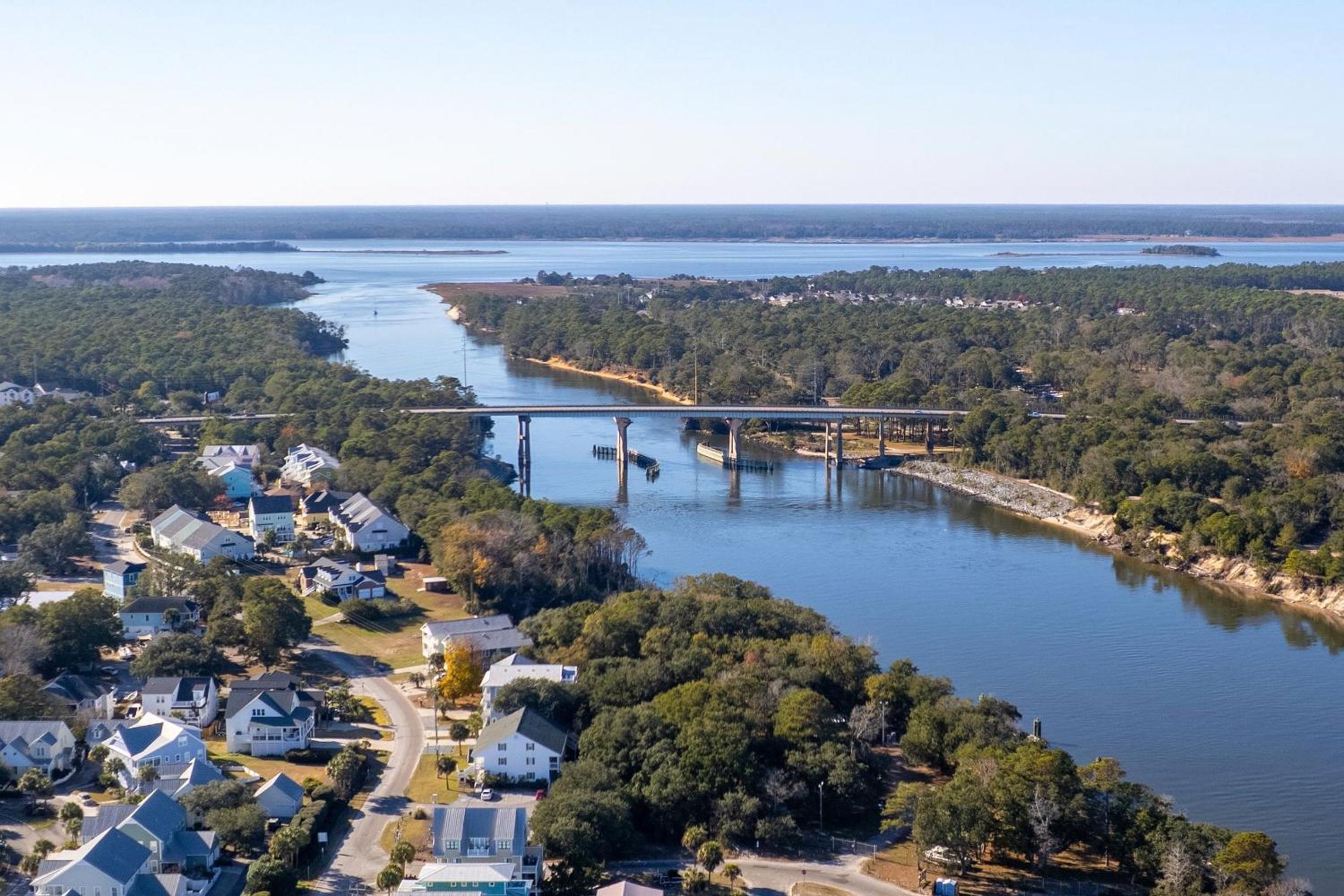 Explore the Seashore! Sunny Carolina Beach Home