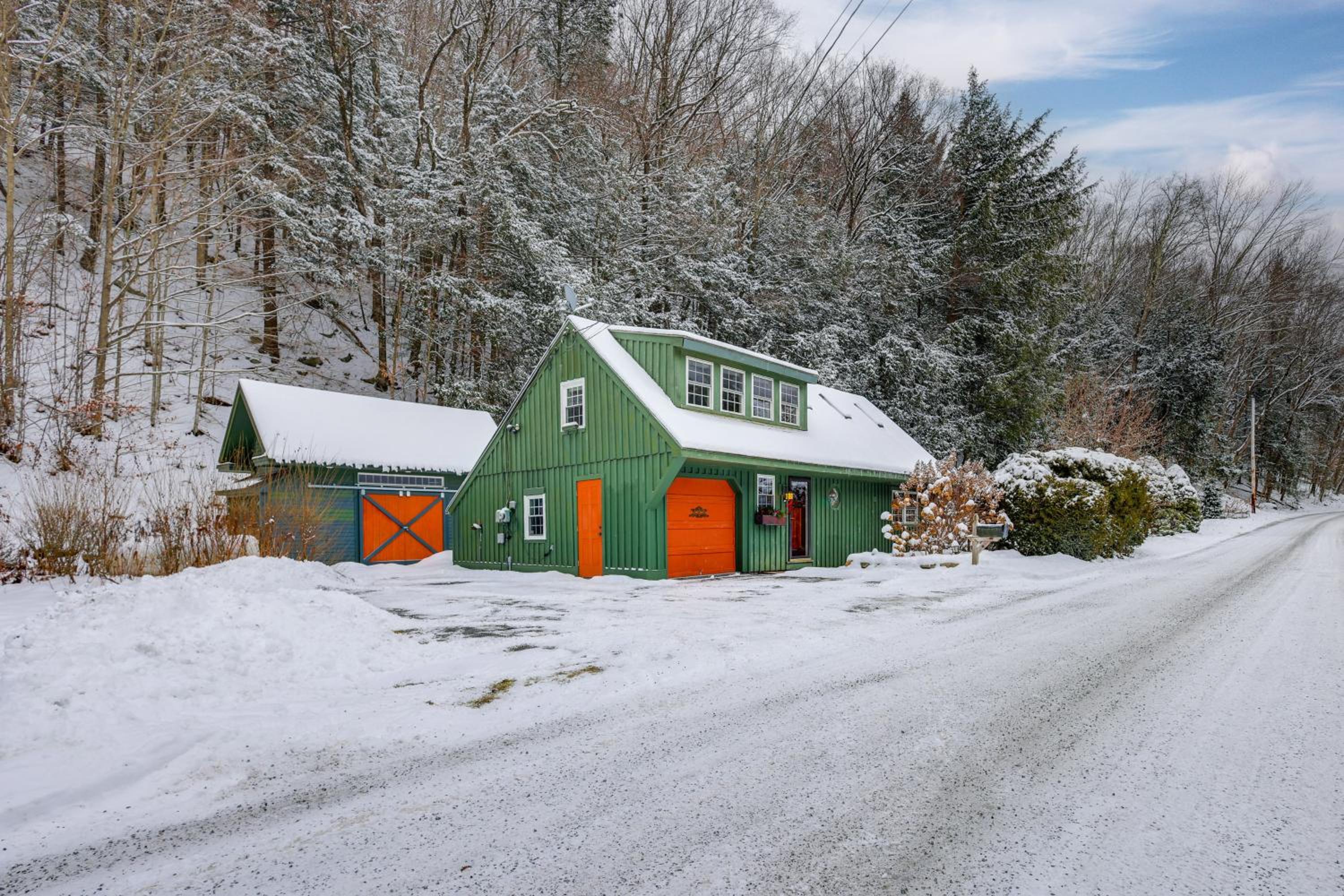 Hike, Fish, Hunt! Green Mountain Home By River