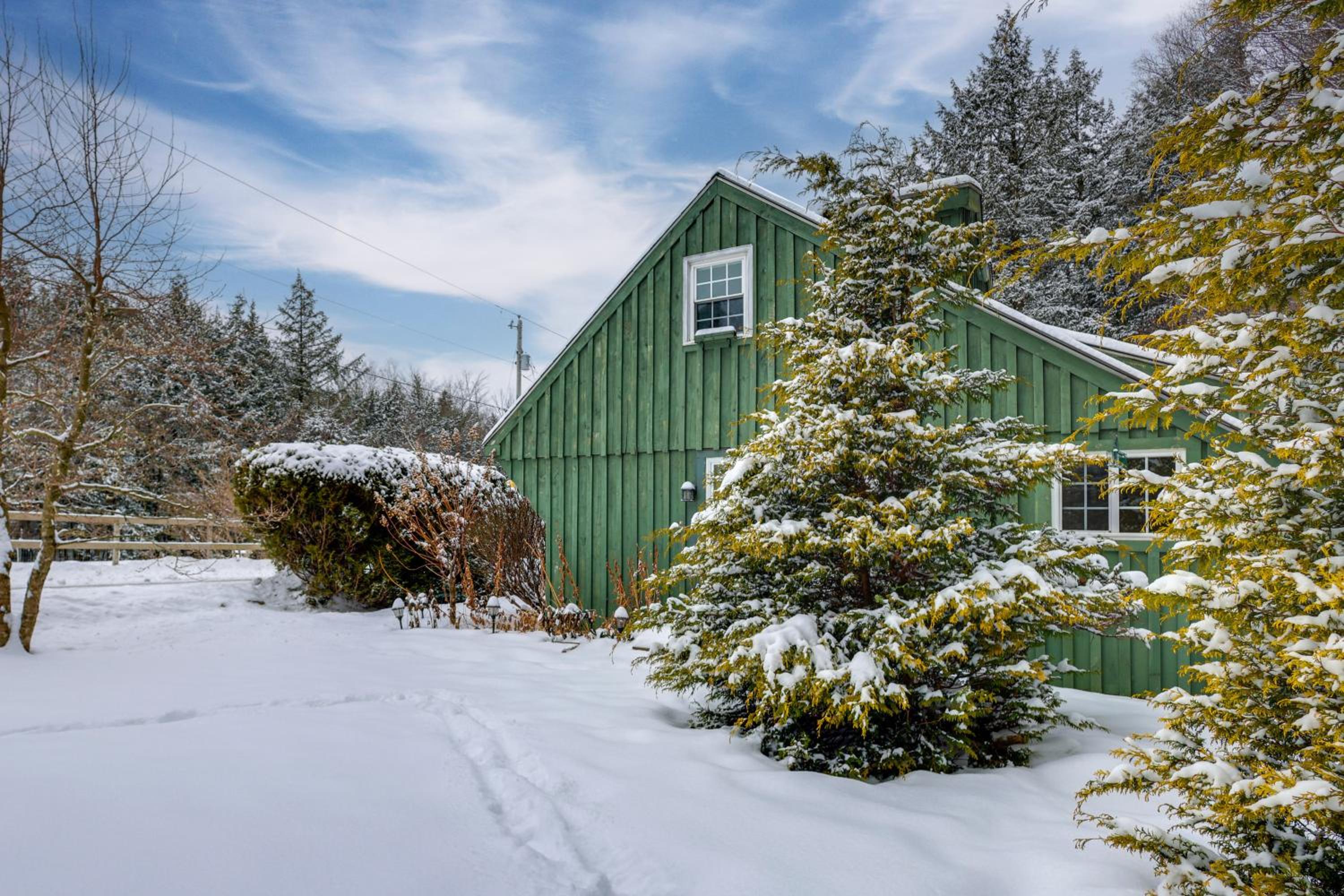 Hike, Fish, Hunt! Green Mountain Home By River