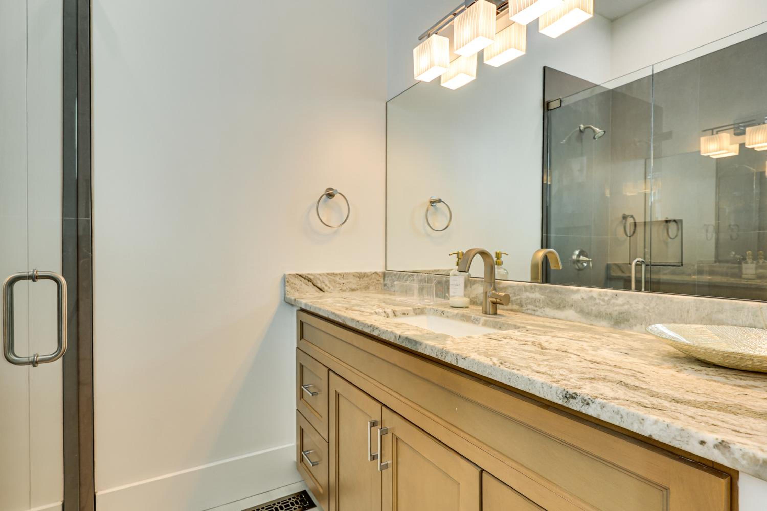 Explore Historic Dtwn! Modern Apt in Wilmington