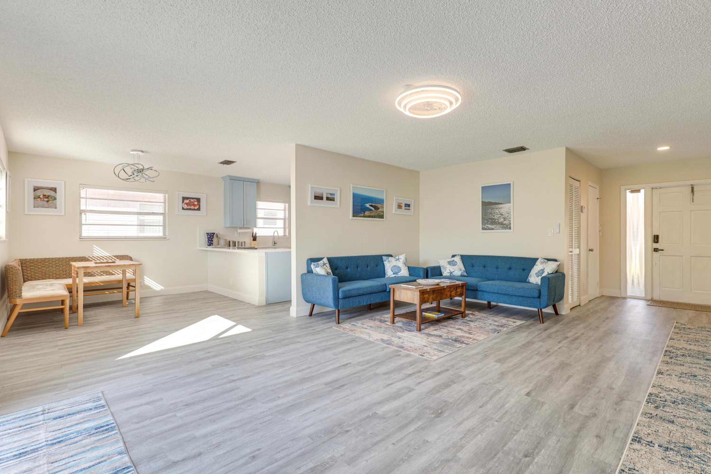 Walk to Shops and Eats, 3 Mi to Beach! Hollywood Gem
