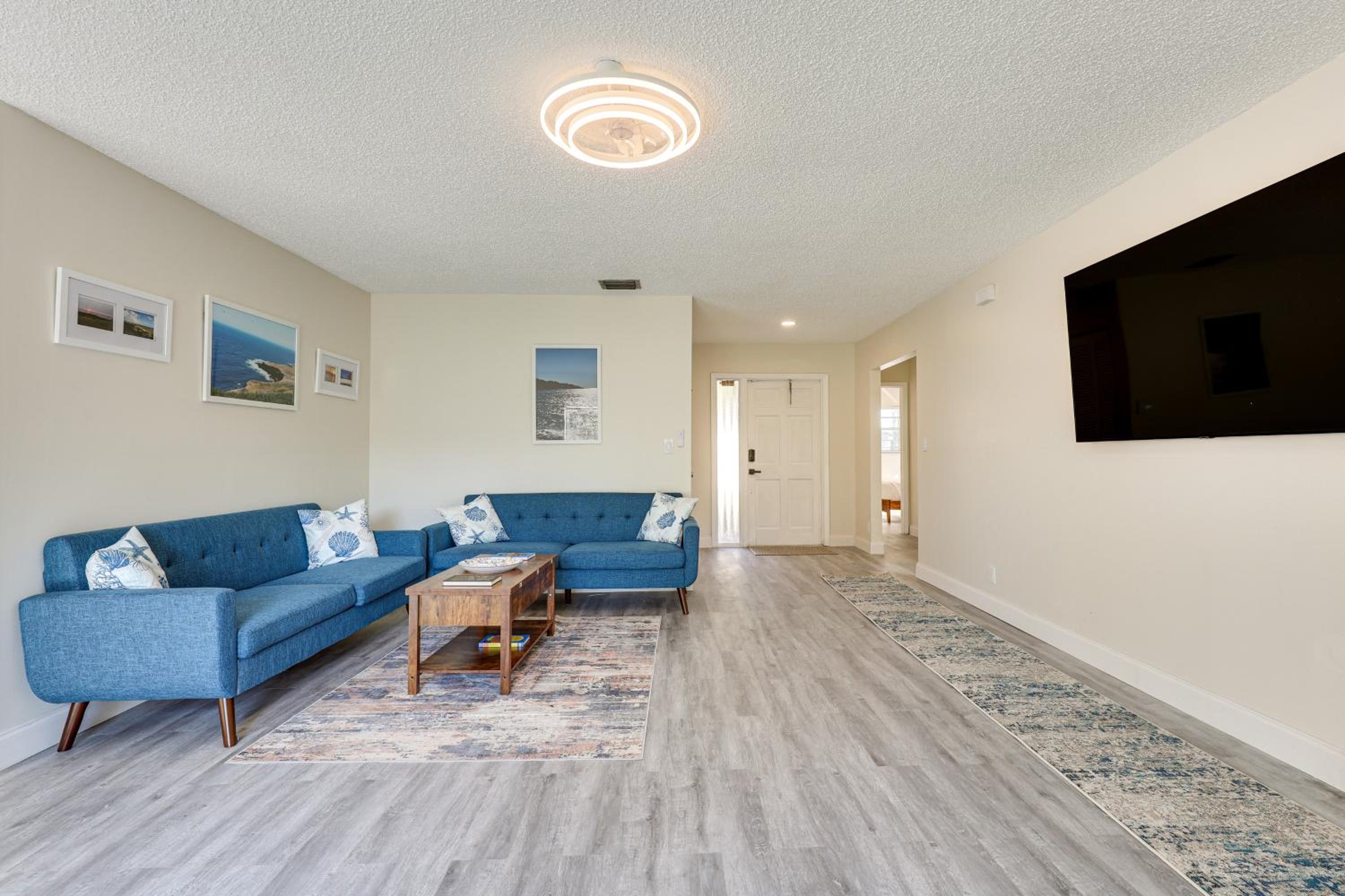Walk to Shops and Eats, 3 Mi to Beach! Hollywood Gem