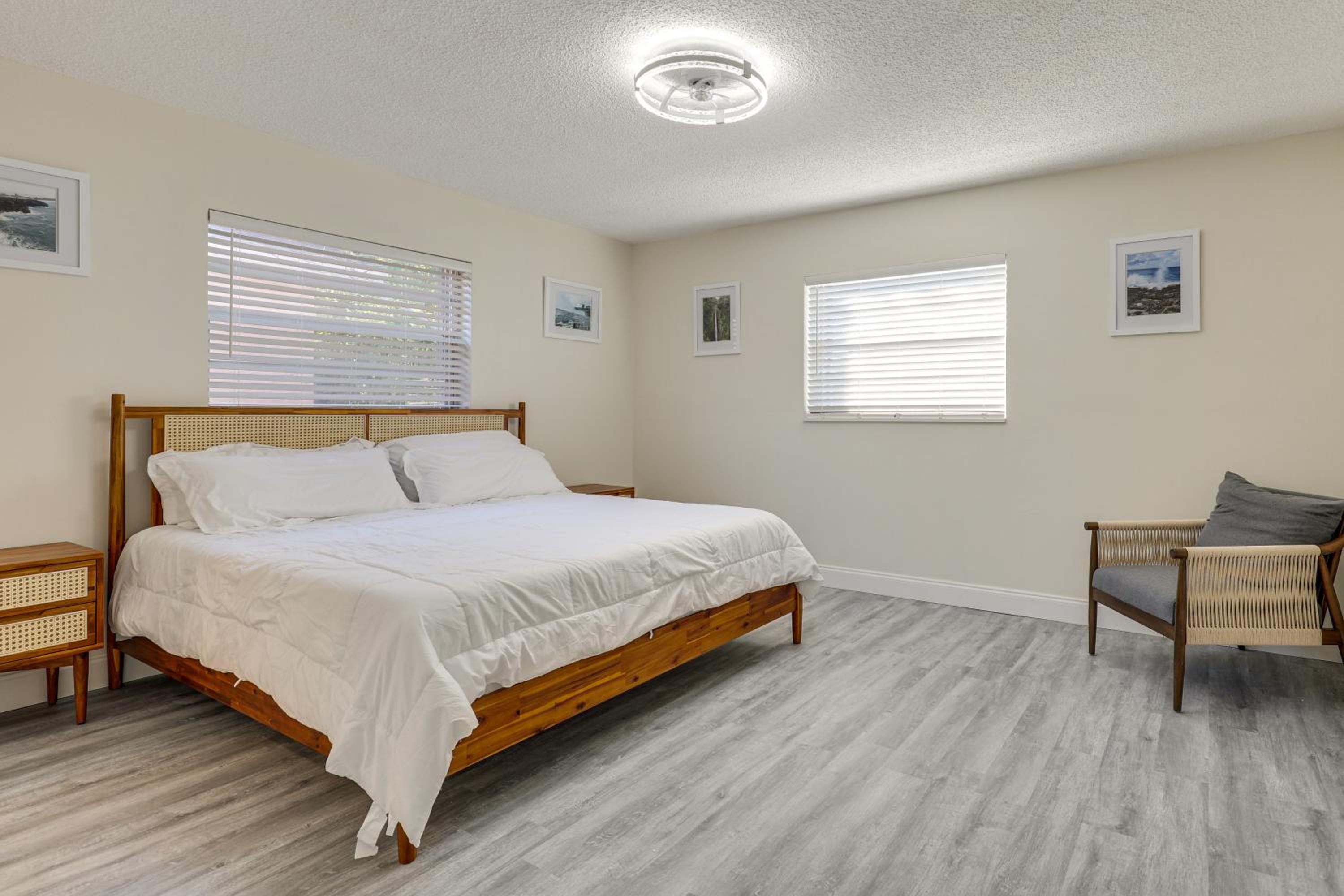 Walk to Shops and Eats, 3 Mi to Beach! Hollywood Gem