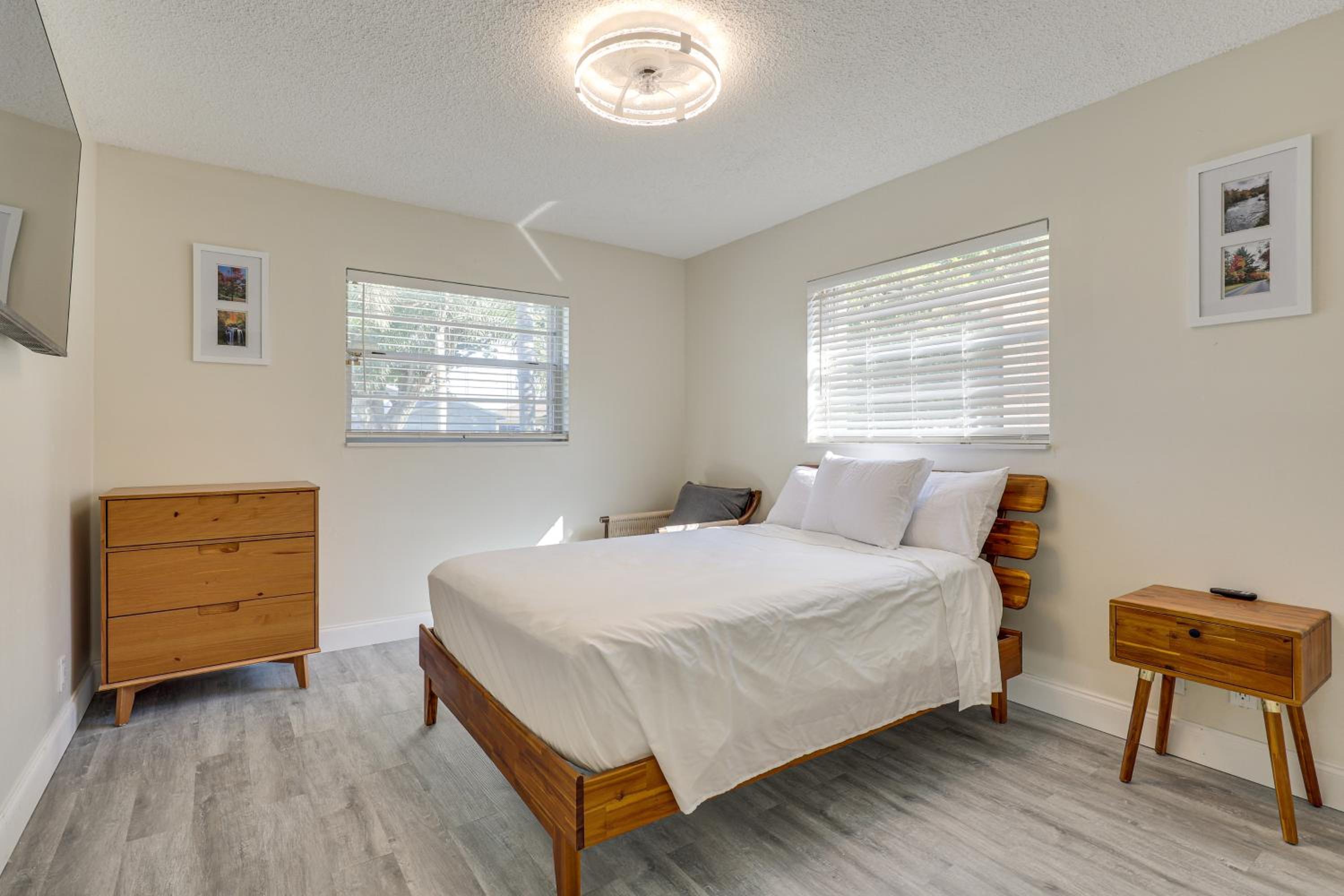 Walk to Shops and Eats, 3 Mi to Beach! Hollywood Gem