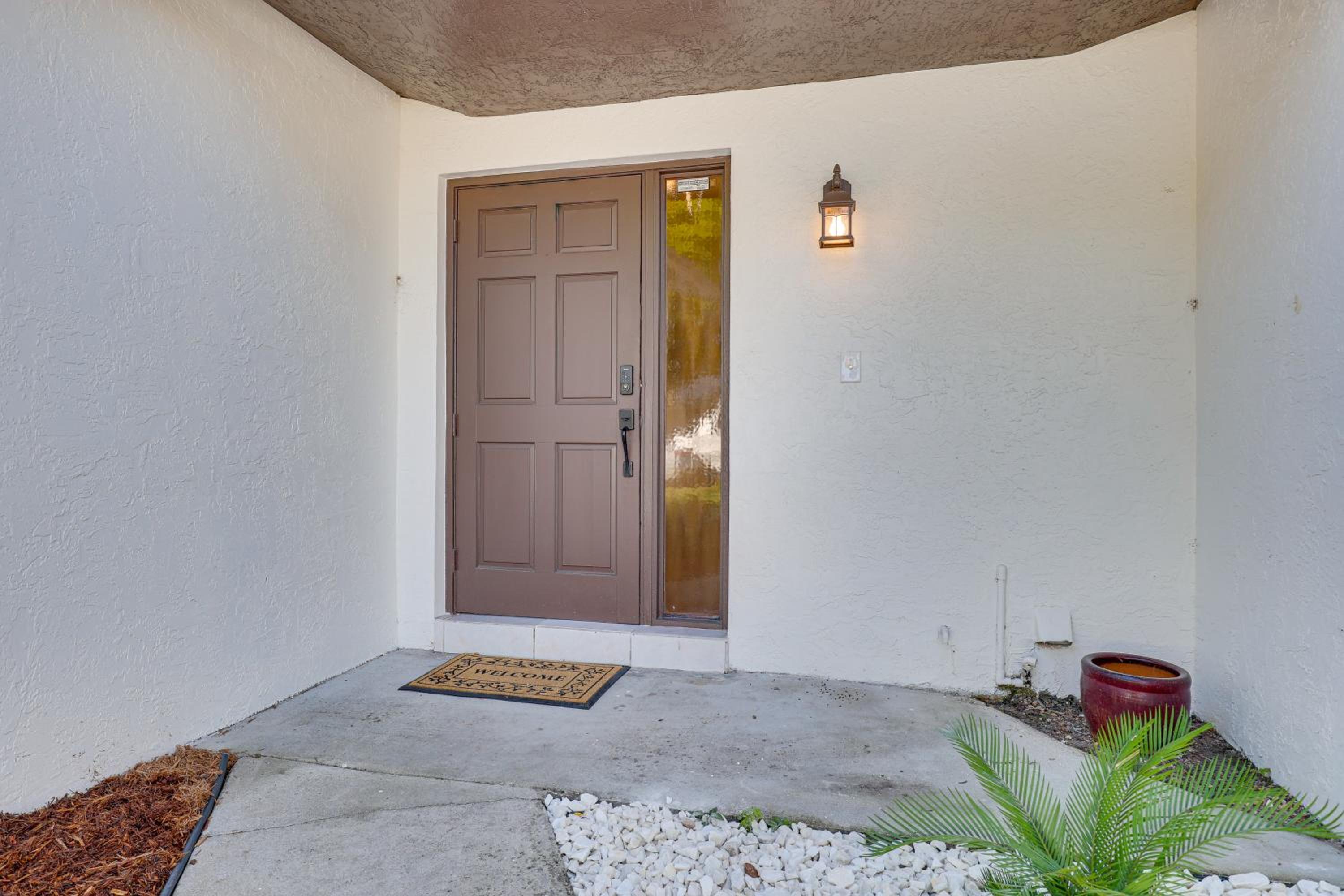 Walk to Shops and Eats, 3 Mi to Beach! Hollywood Gem