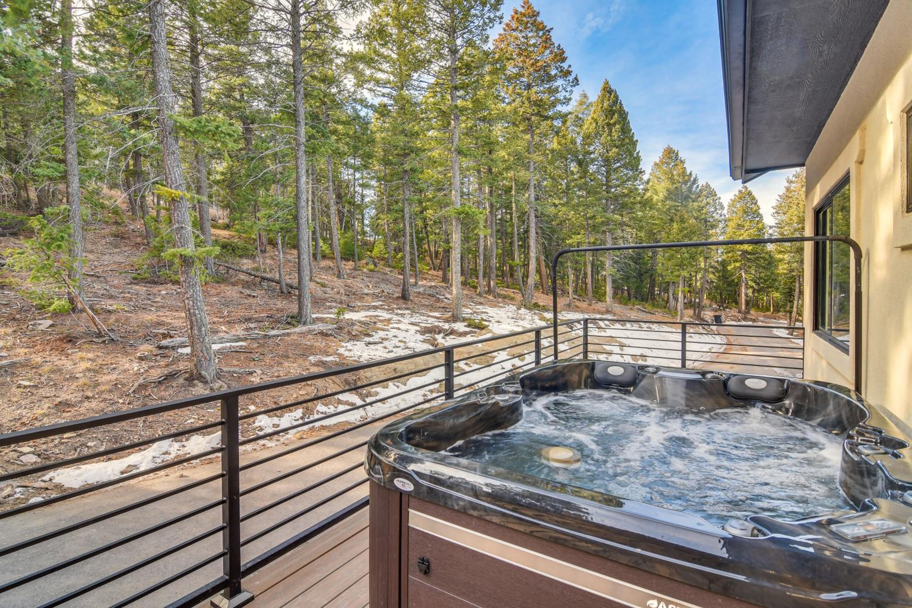 Great for Gatherings! Evergreen Getaway with Hot Tub