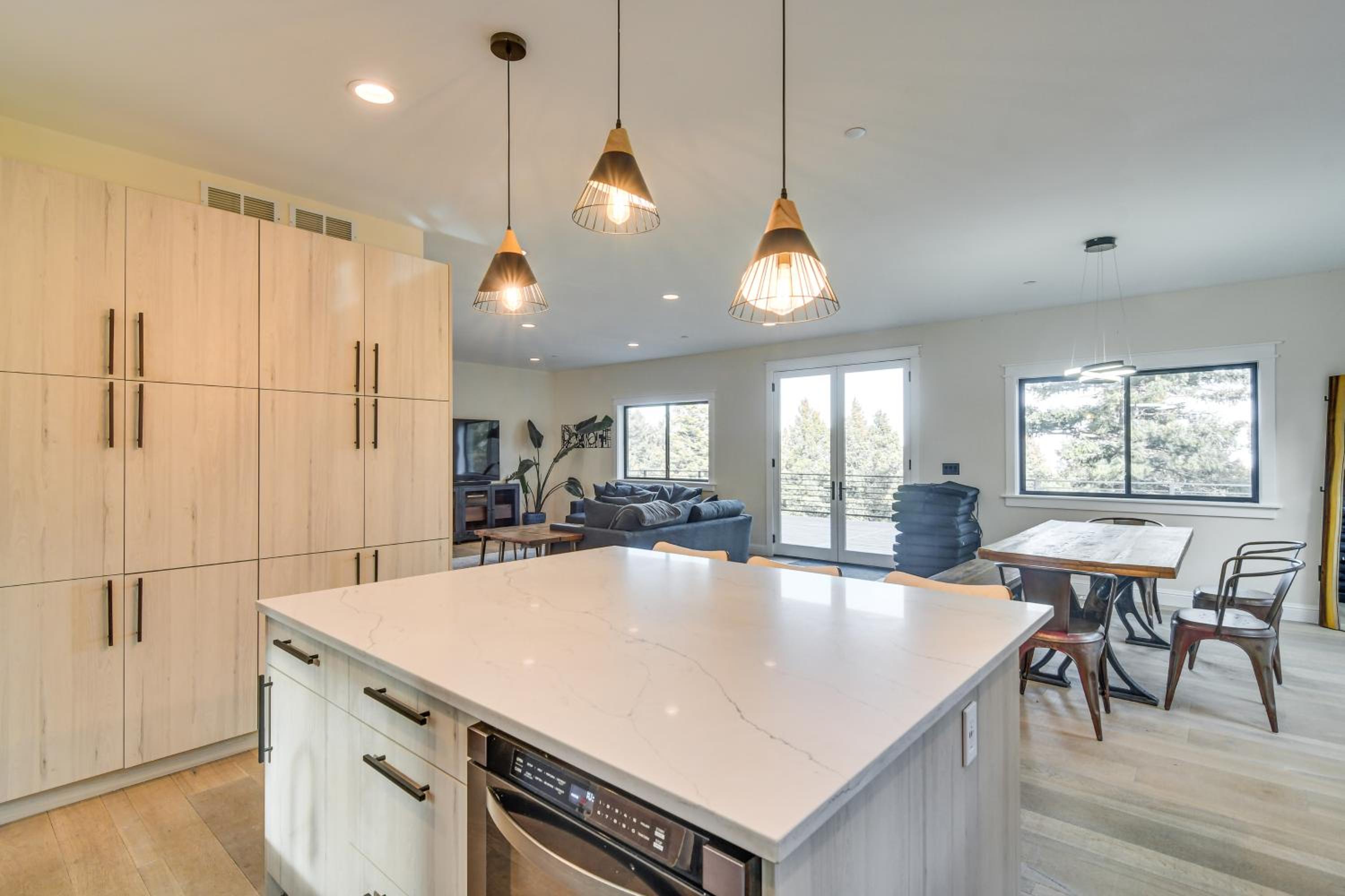Great for Gatherings! Evergreen Getaway with Hot Tub