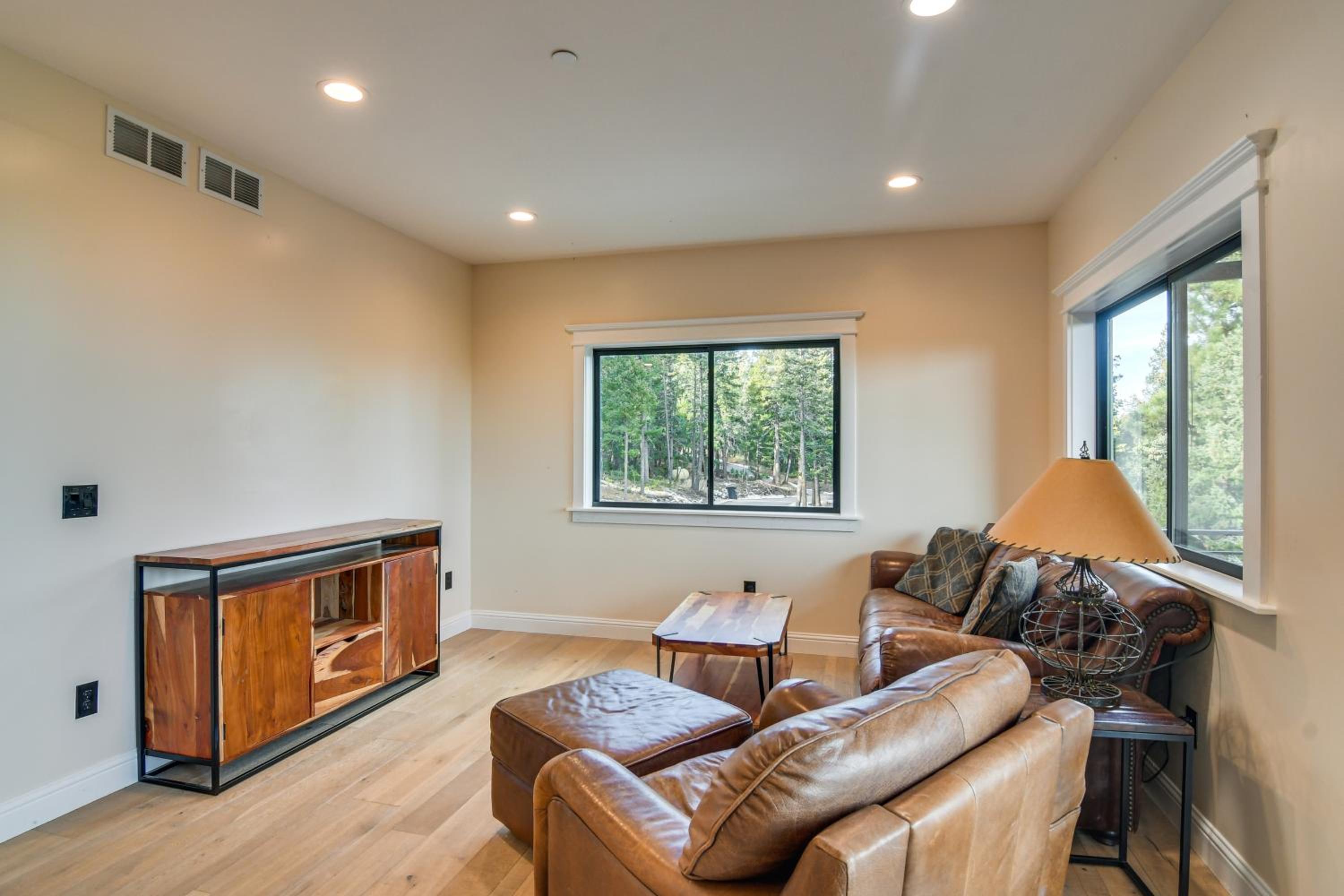 Great for Gatherings! Evergreen Getaway with Hot Tub