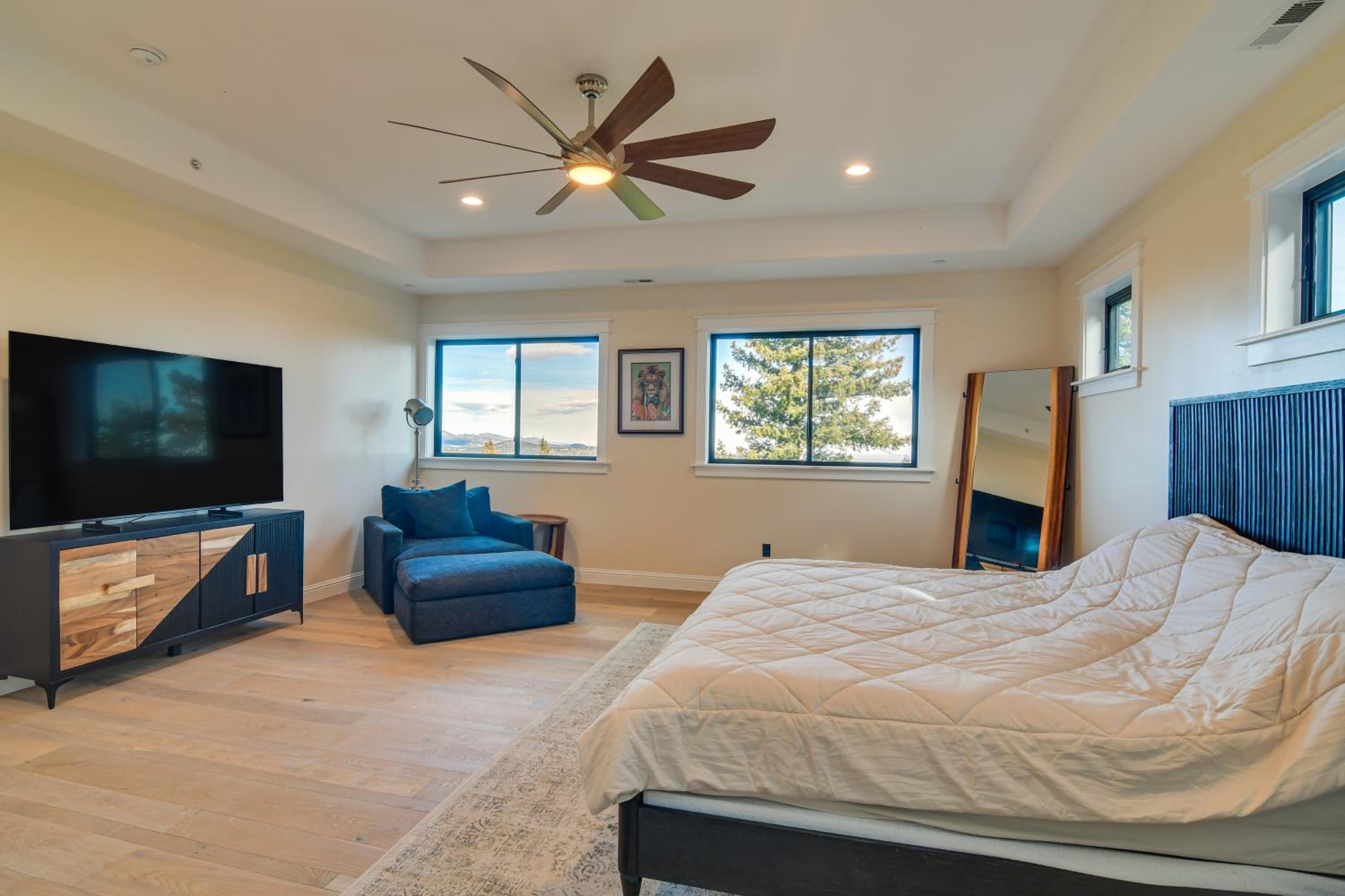 Great for Gatherings! Evergreen Getaway with Hot Tub