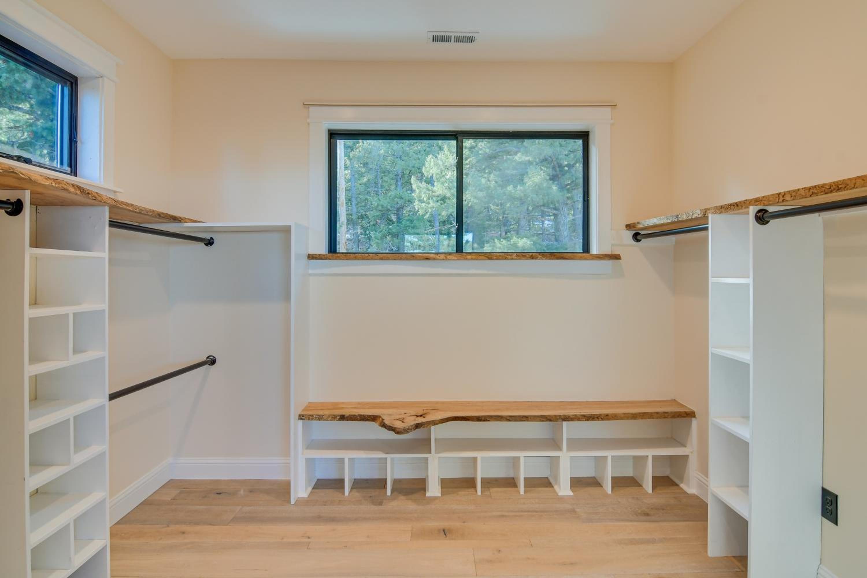 Great for Gatherings! Evergreen Getaway with Hot Tub