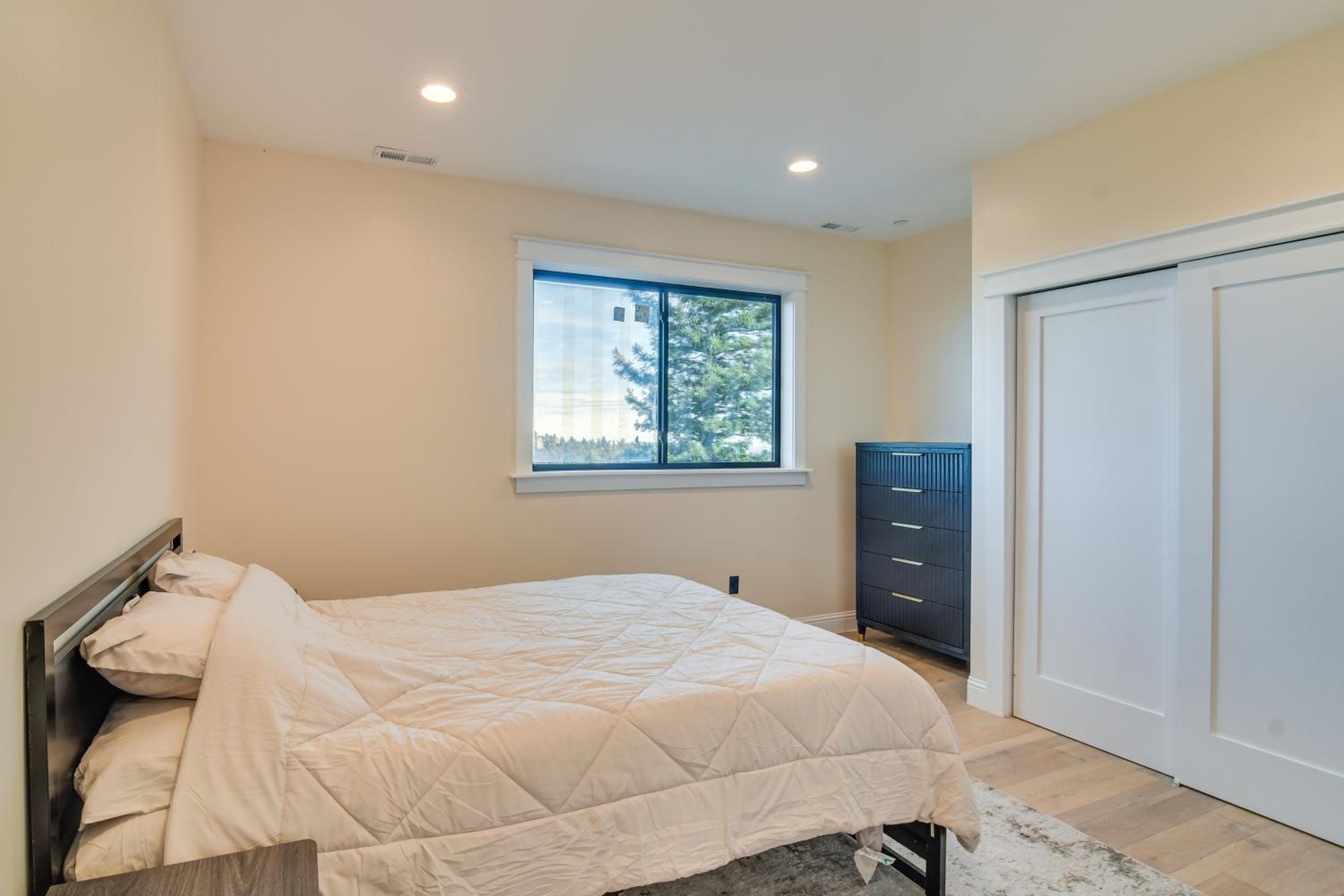 Great for Gatherings! Evergreen Getaway with Hot Tub