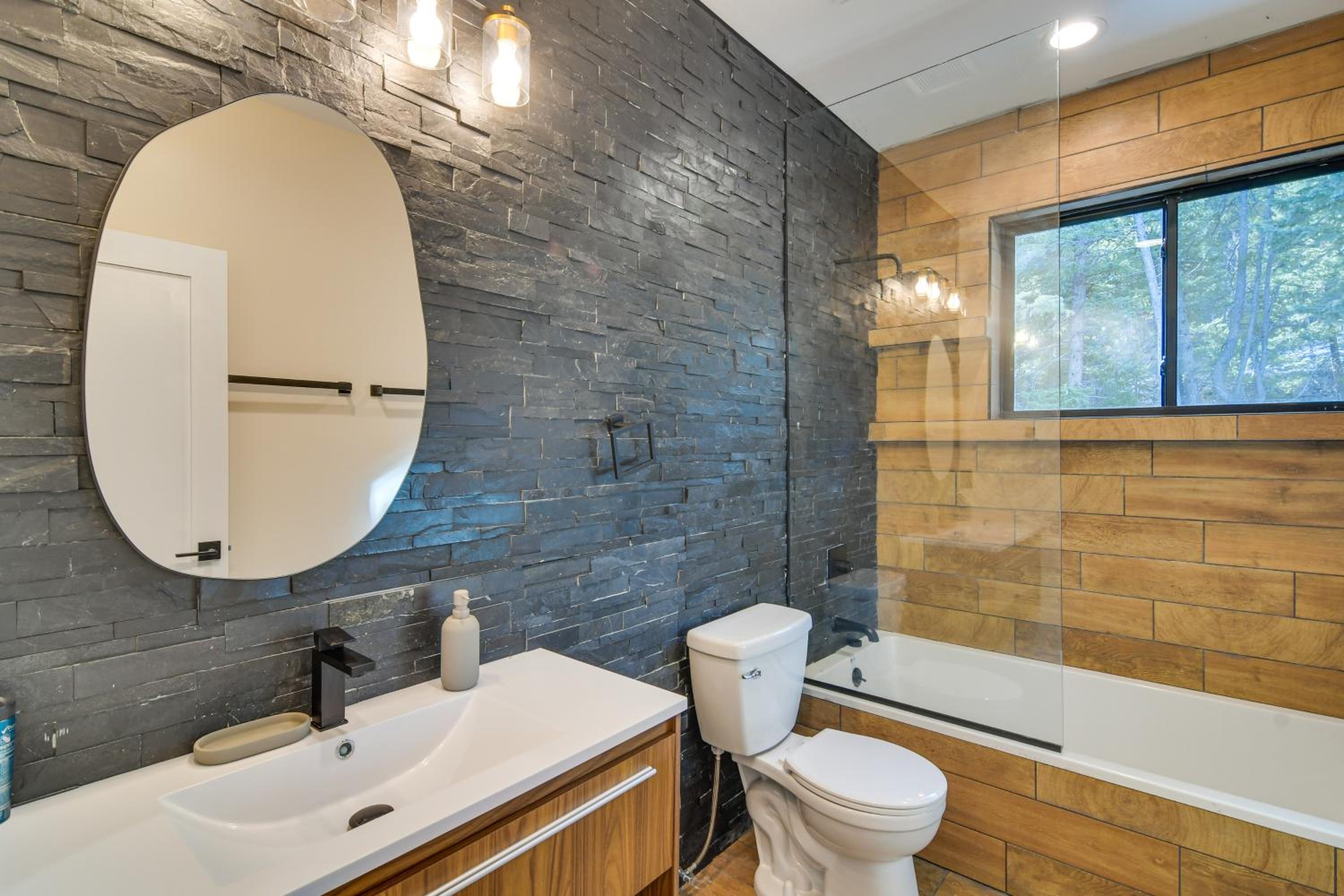 Great for Gatherings! Evergreen Getaway with Hot Tub