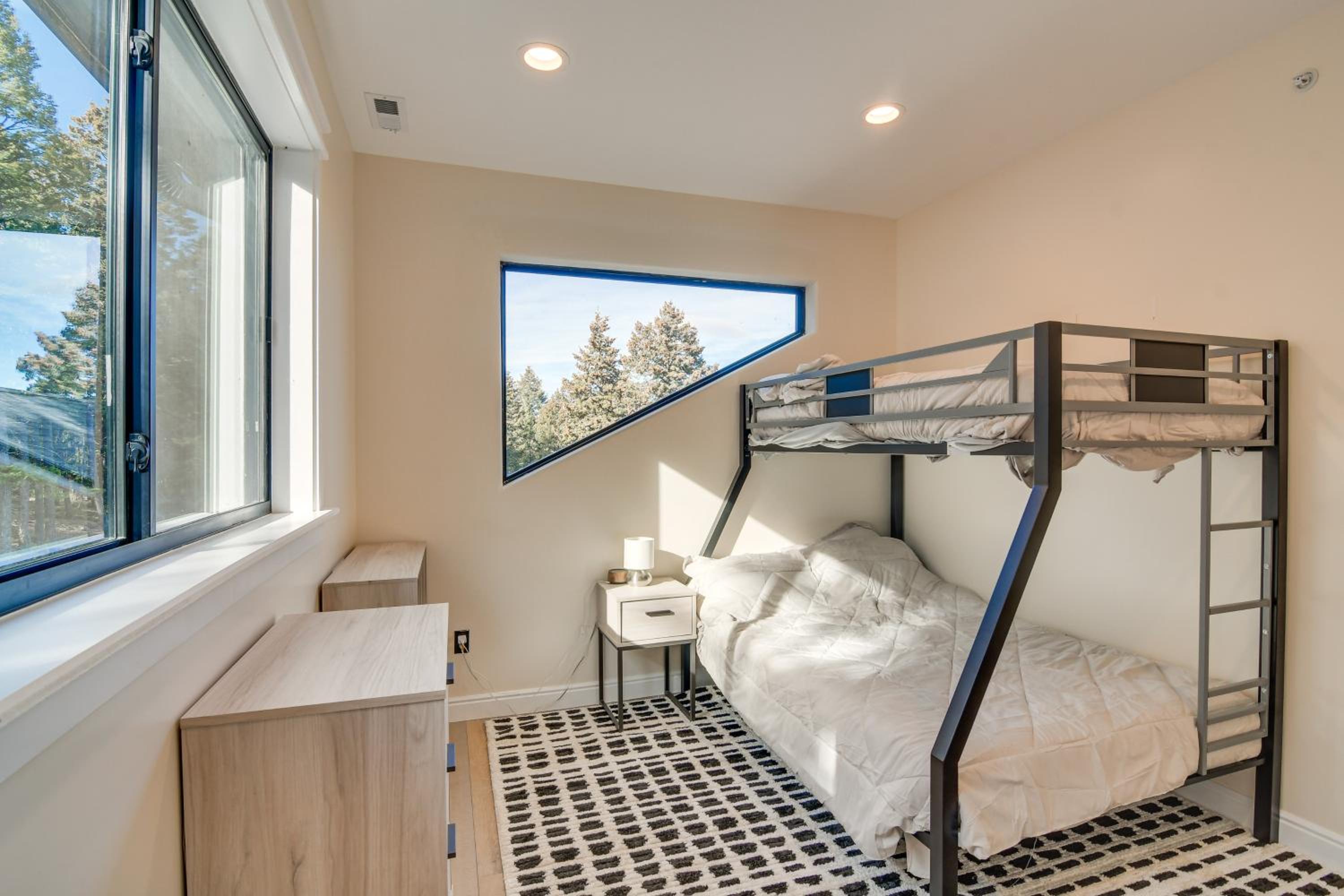 Great for Gatherings! Evergreen Getaway with Hot Tub