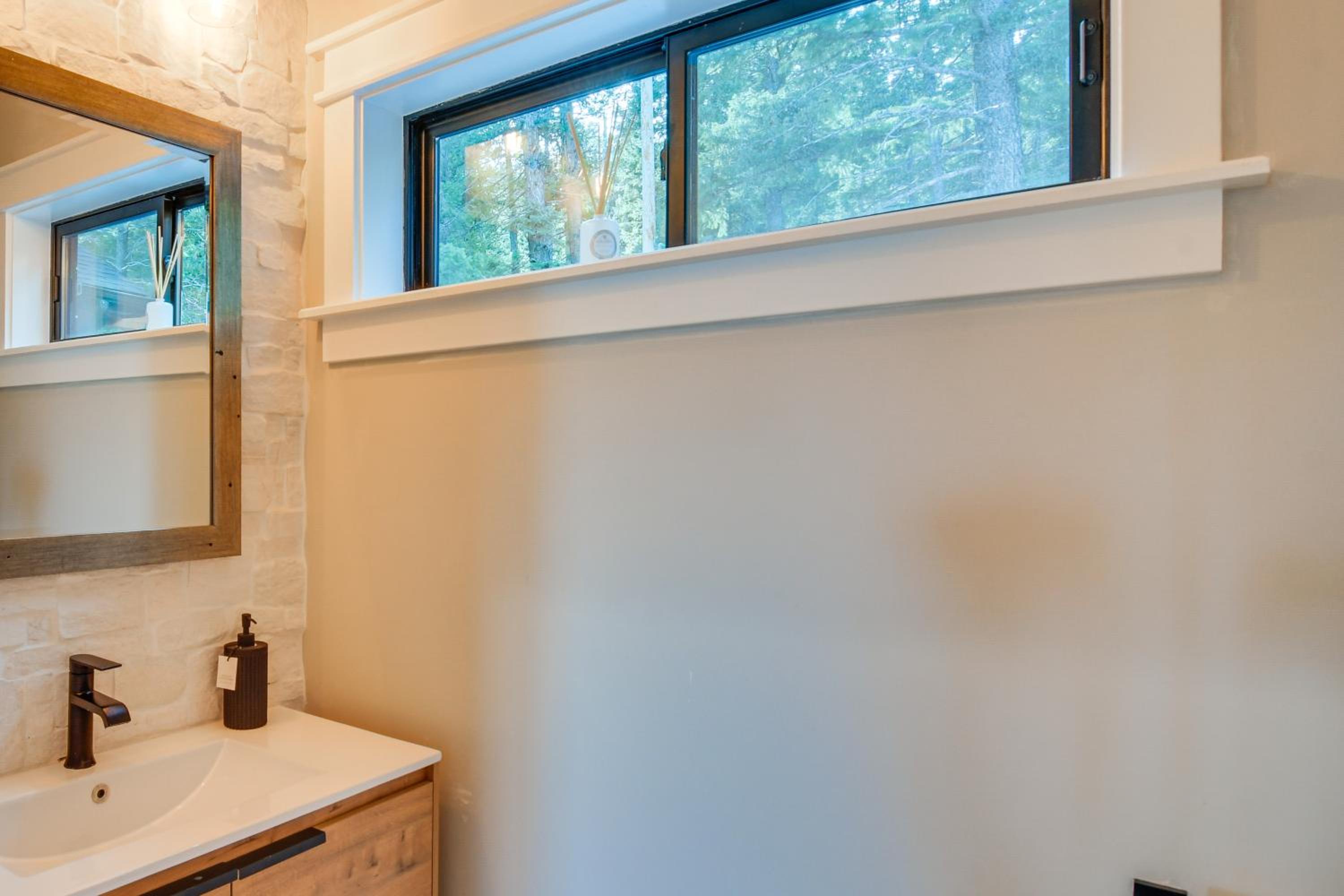 Great for Gatherings! Evergreen Getaway with Hot Tub