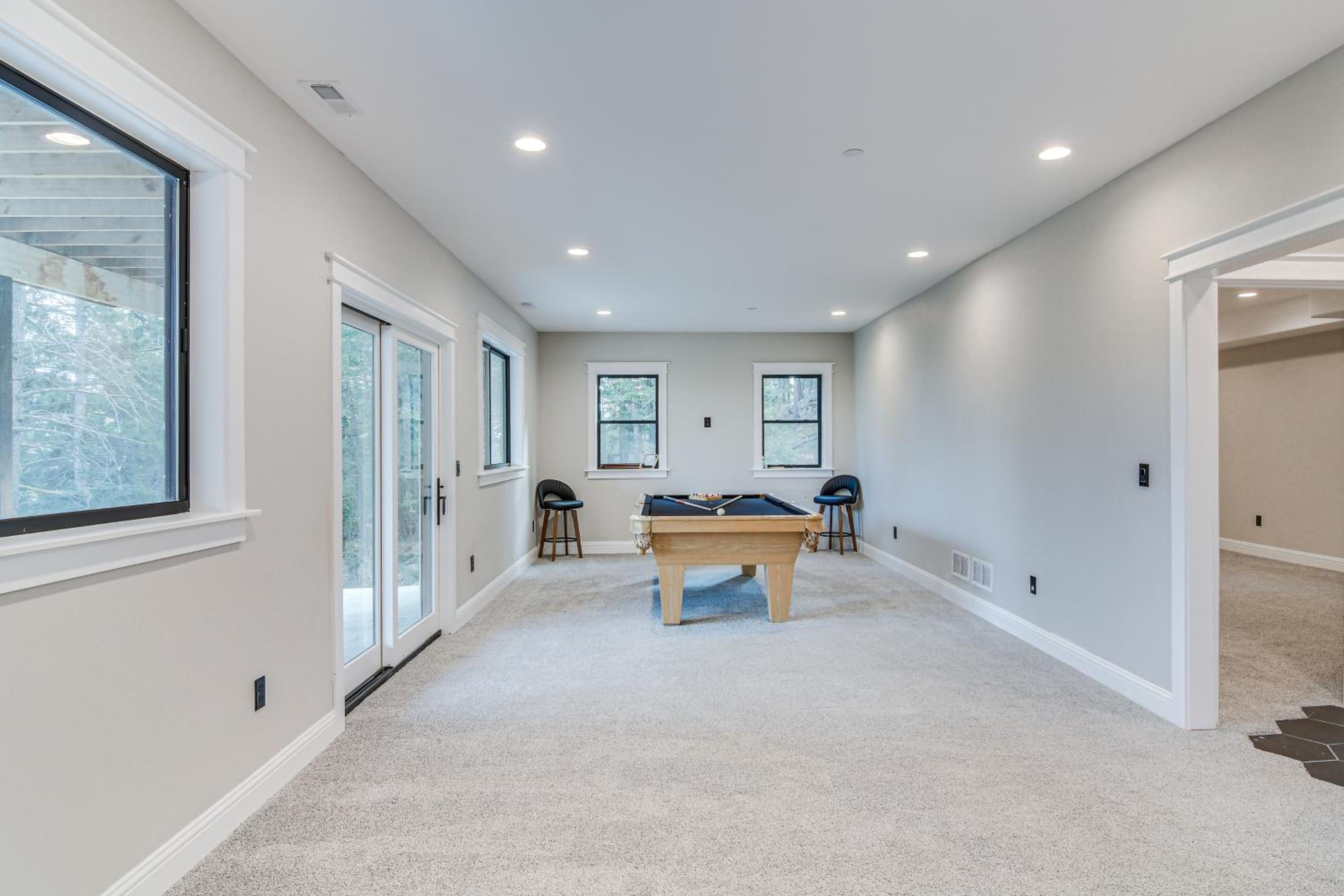 Great for Gatherings! Evergreen Getaway with Hot Tub