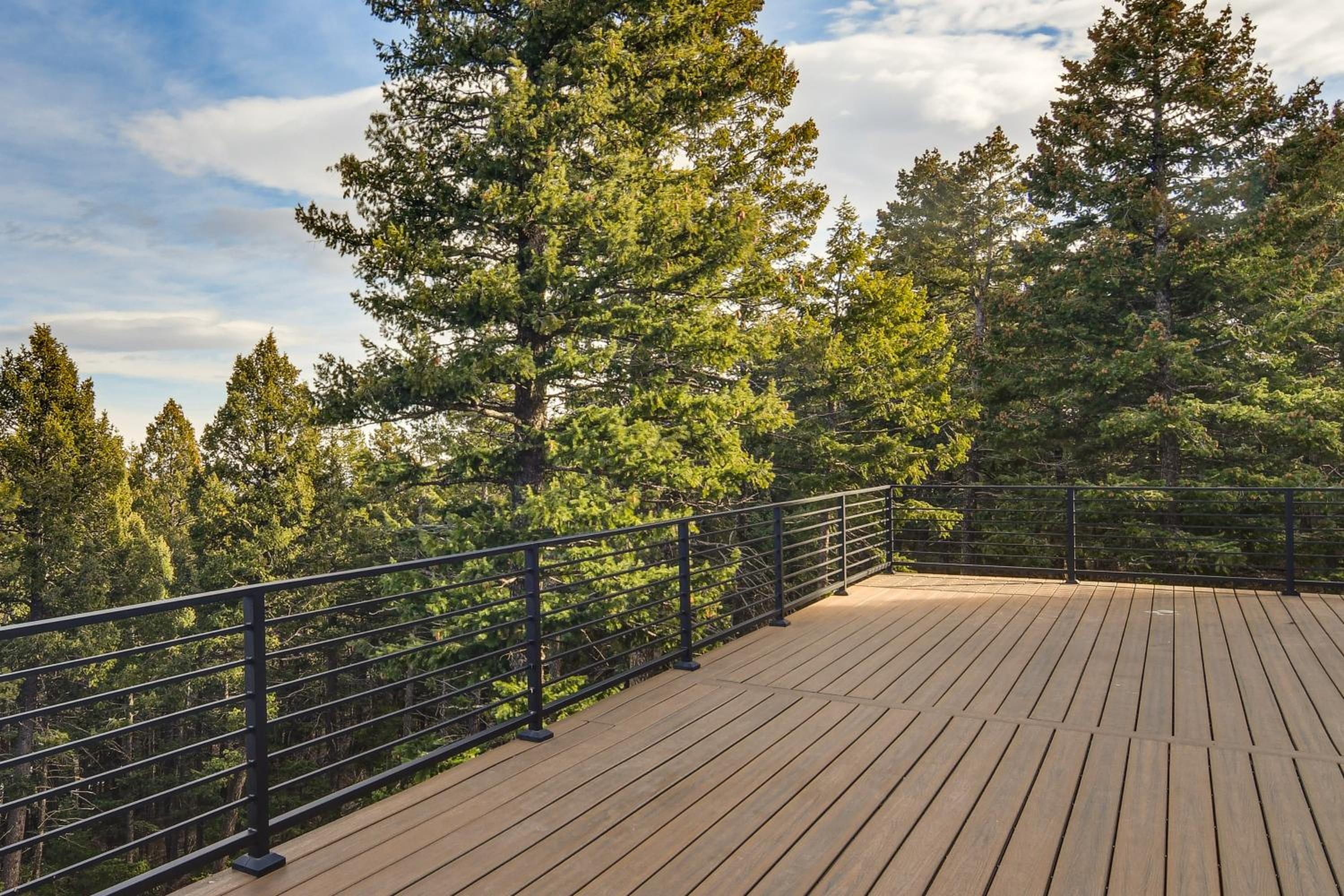 Great for Gatherings! Evergreen Getaway with Hot Tub