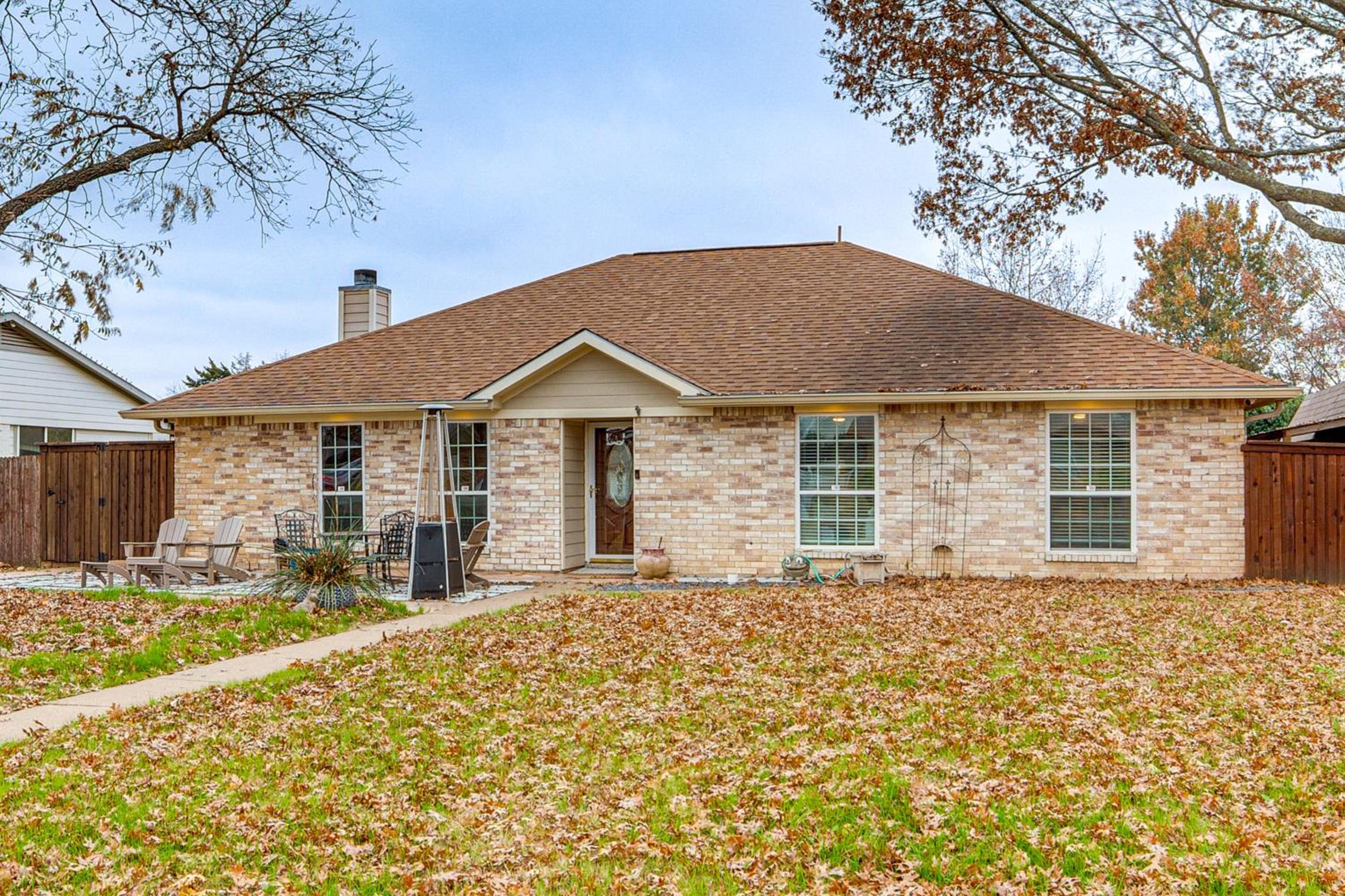 Dallas Area Home with Hot Tub, Families Welcome!