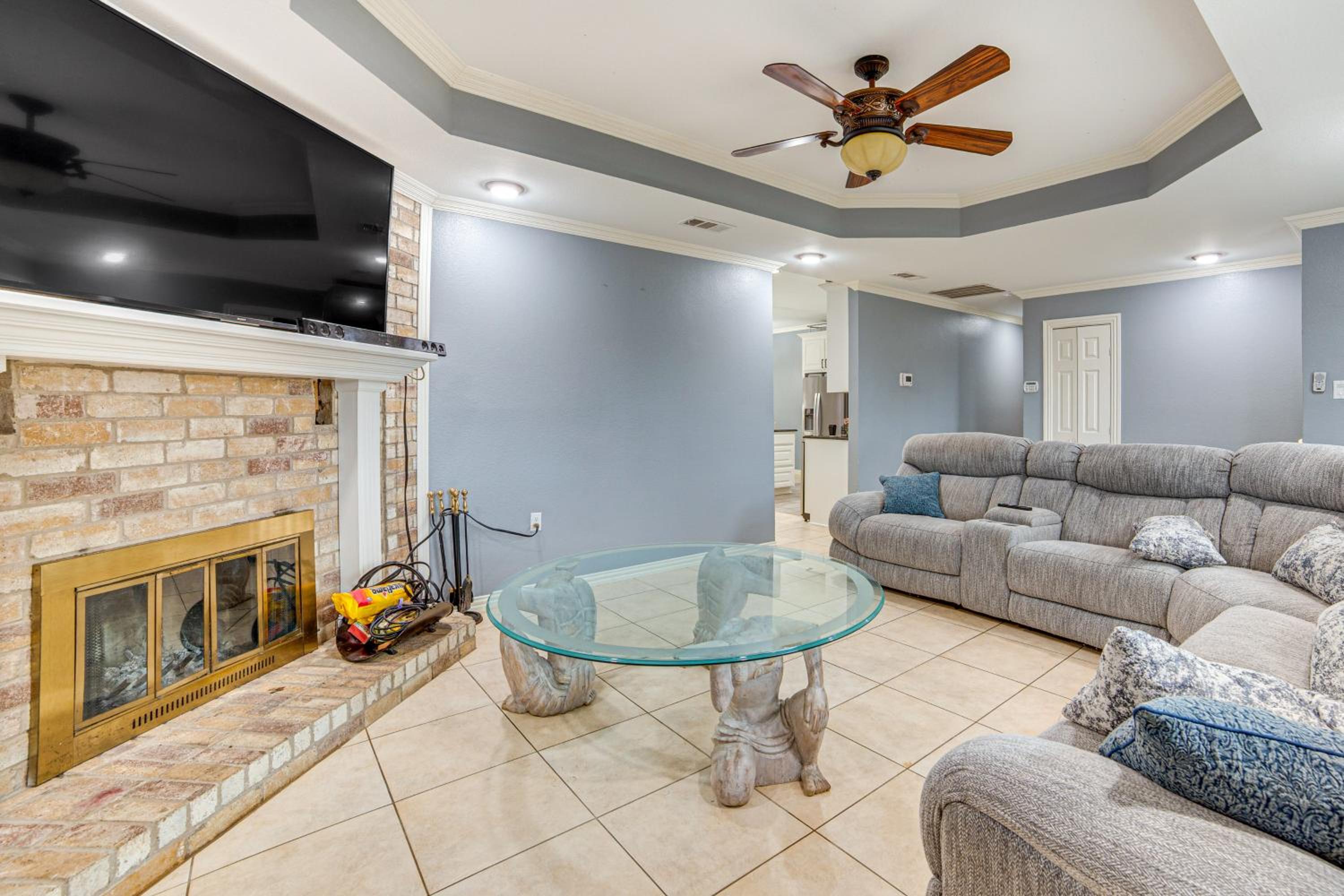 Dallas Area Home with Hot Tub, Families Welcome!