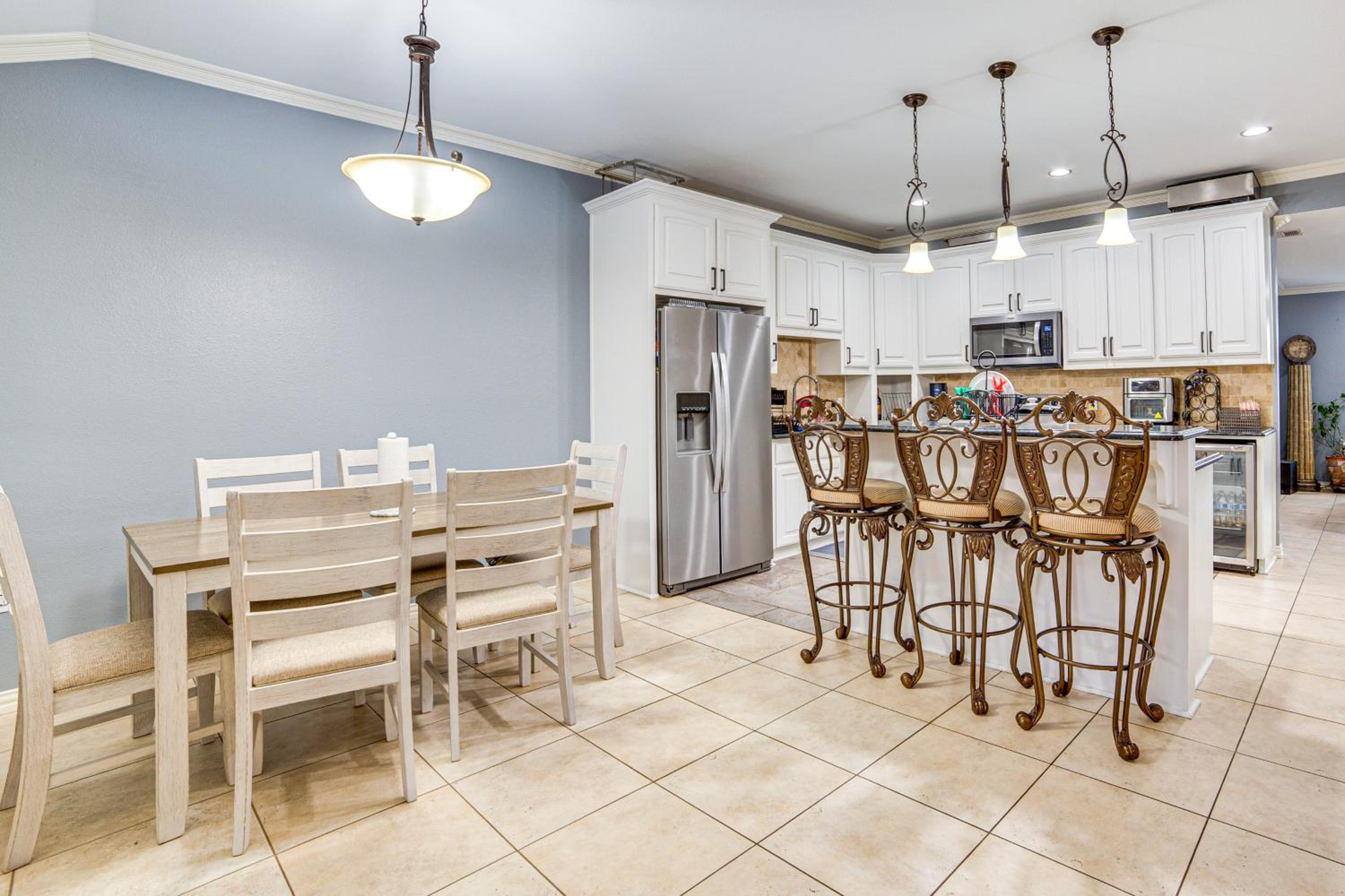 Dallas Area Home with Hot Tub, Families Welcome!
