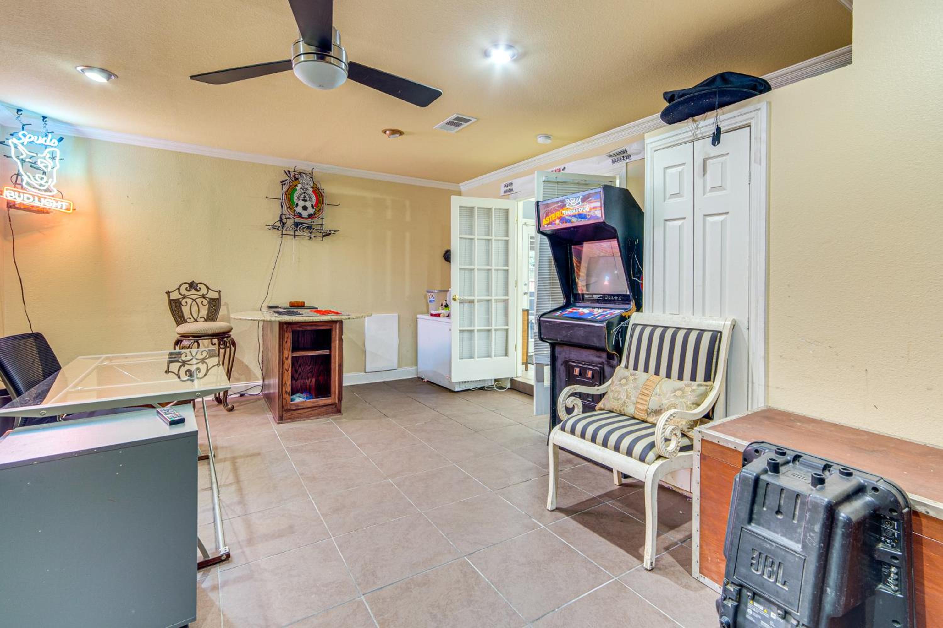 Dallas Area Home with Hot Tub, Families Welcome!