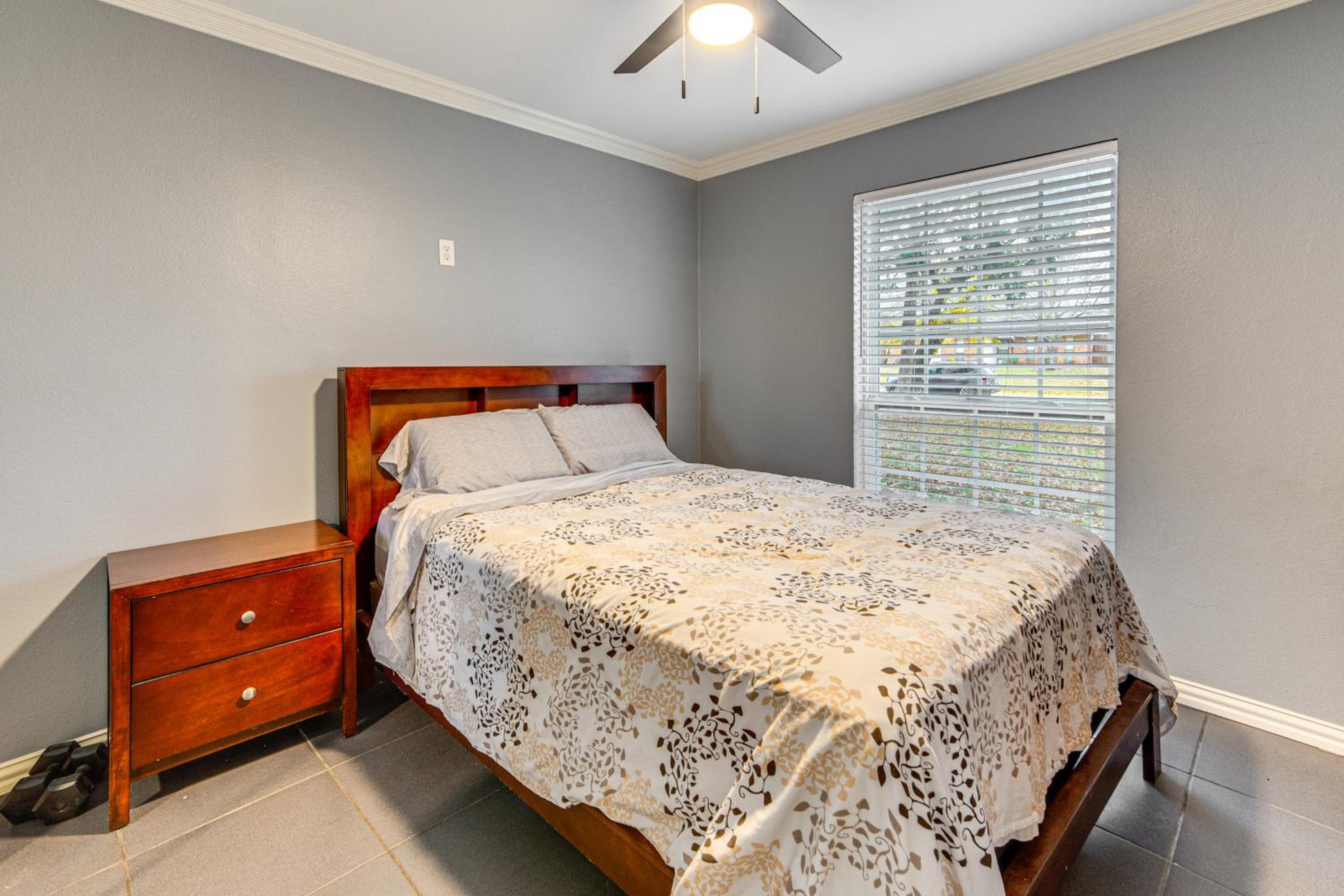 Dallas Area Home with Hot Tub, Families Welcome!