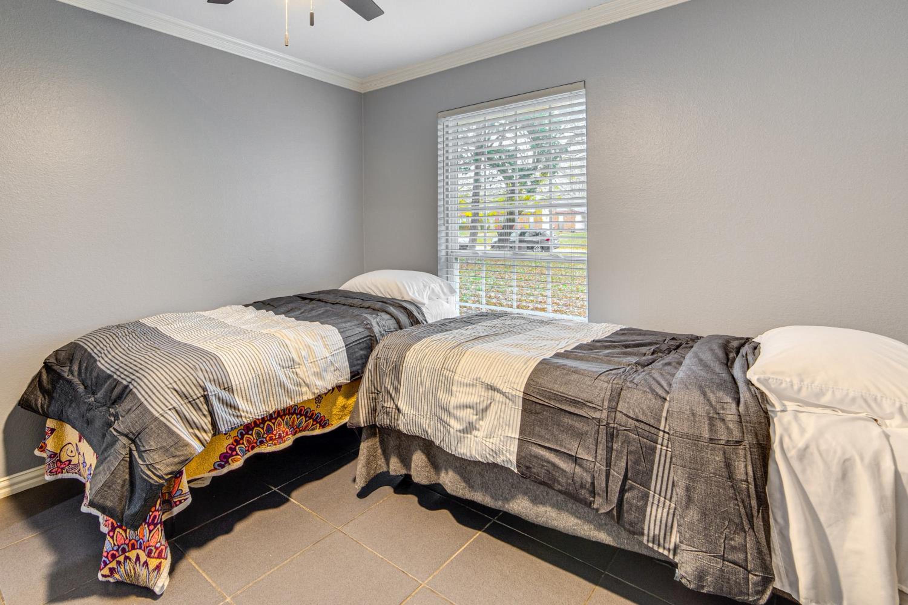 Dallas Area Home with Hot Tub, Families Welcome!
