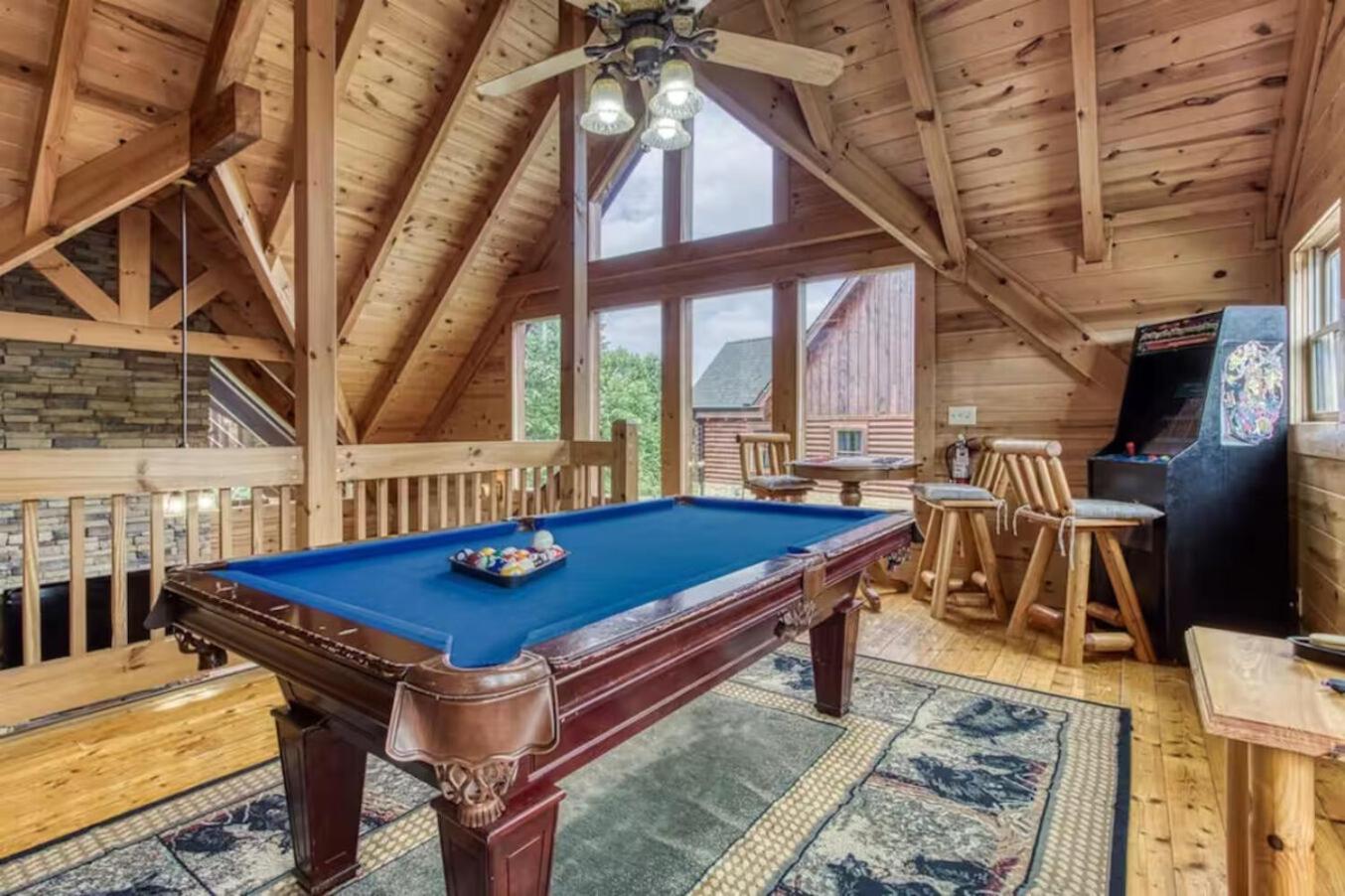 Pinewood Lodge by Beyond Expectations w Hot Tub