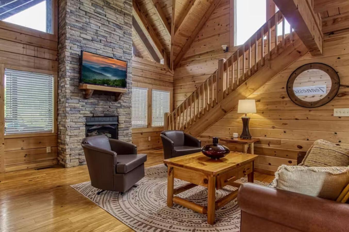 Pinewood Lodge by Beyond Expectations w Hot Tub