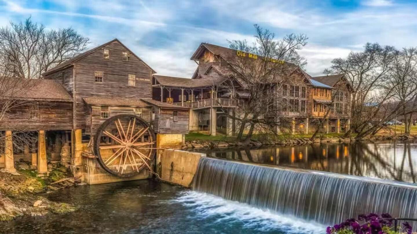 Pinewood Lodge by Beyond Expectations w Hot Tub