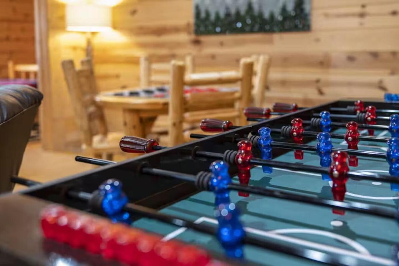 Pinewood Lodge by Beyond Expectations w Hot Tub