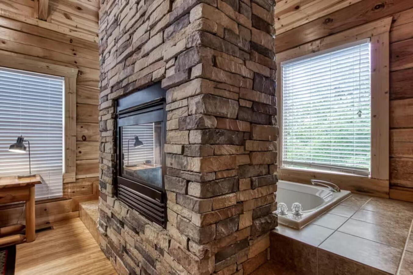 Pinewood Lodge by Beyond Expectations w Hot Tub