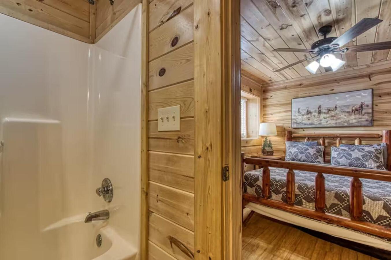 Pinewood Lodge by Beyond Expectations w Hot Tub