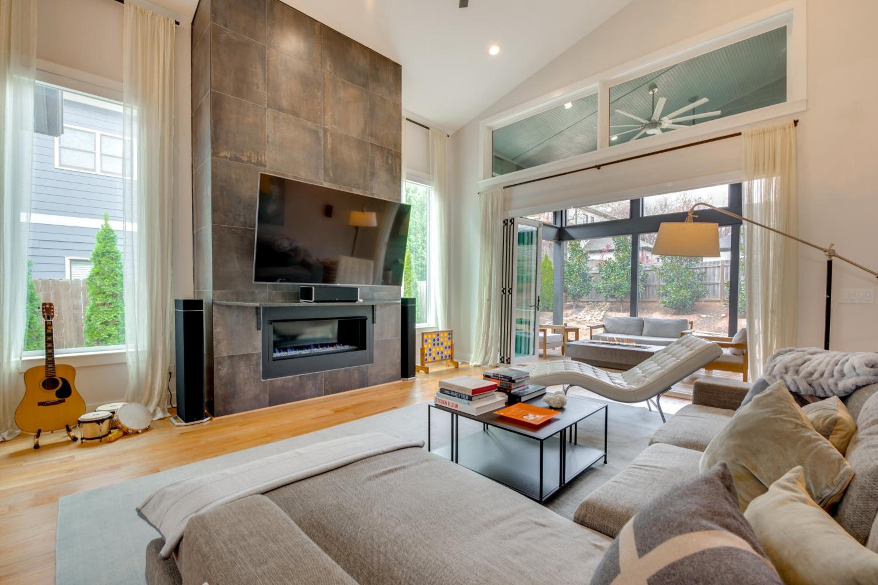Game Room and Bar Luxe ATL Getaway Near World Cup