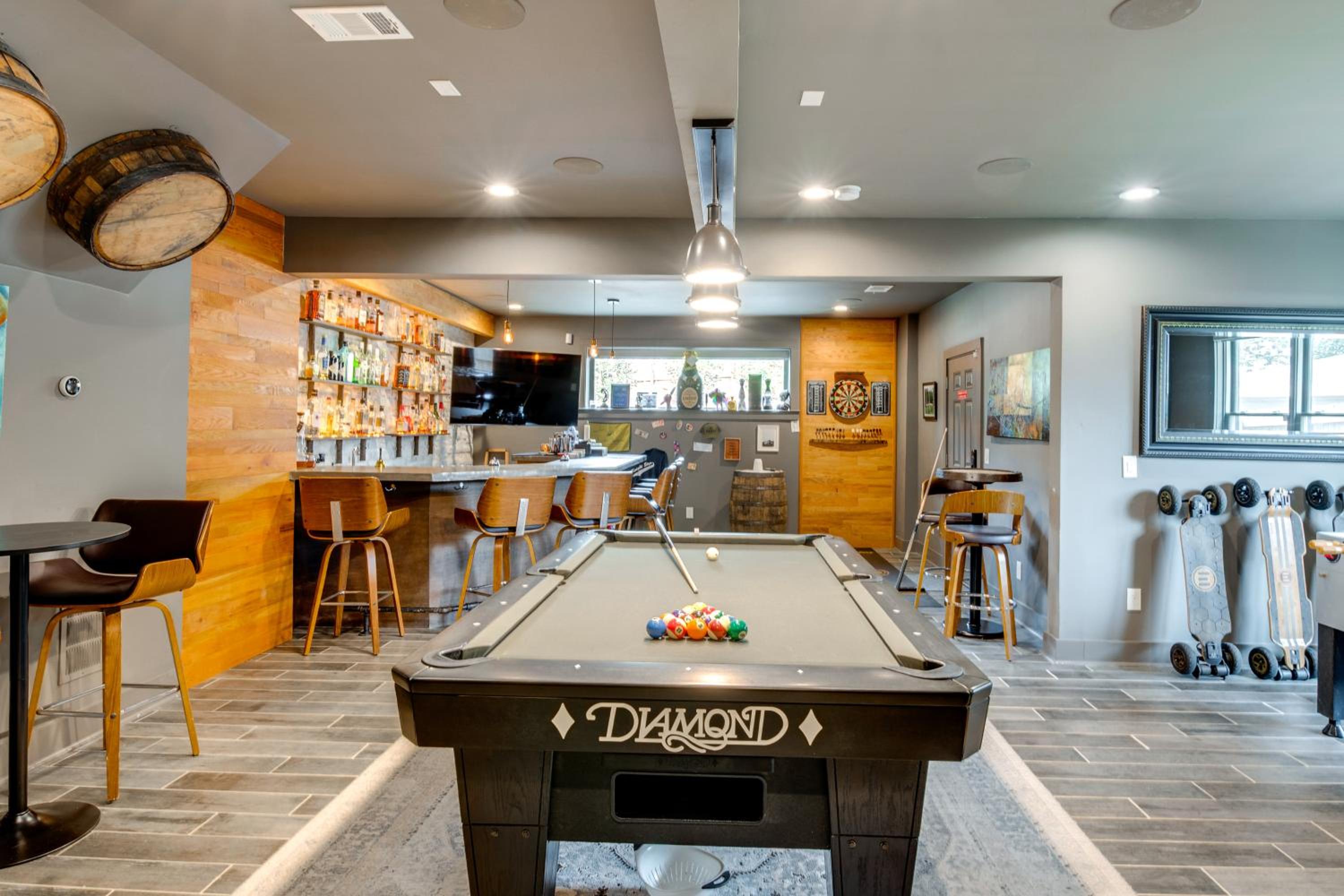 Game Room and Bar Luxe ATL Getaway Near World Cup