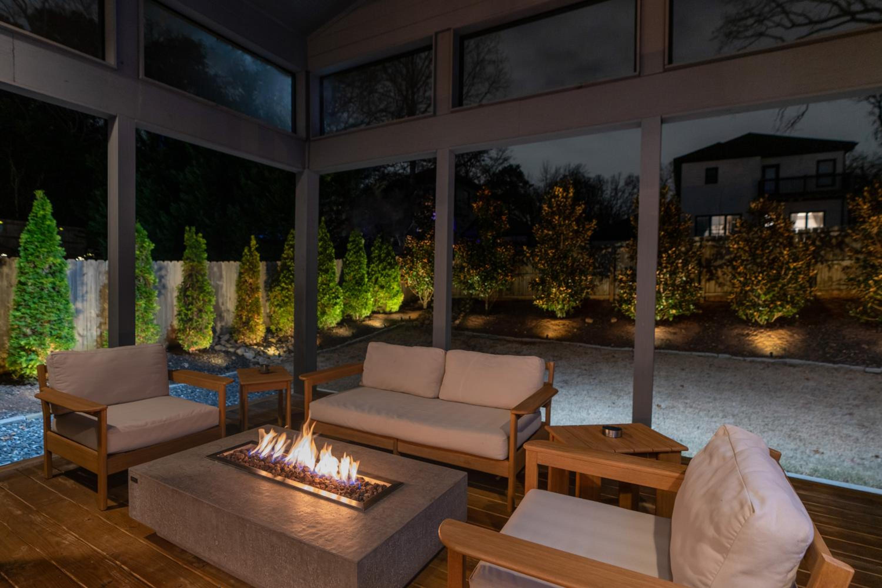 Game Room and Bar Luxe ATL Getaway Near World Cup