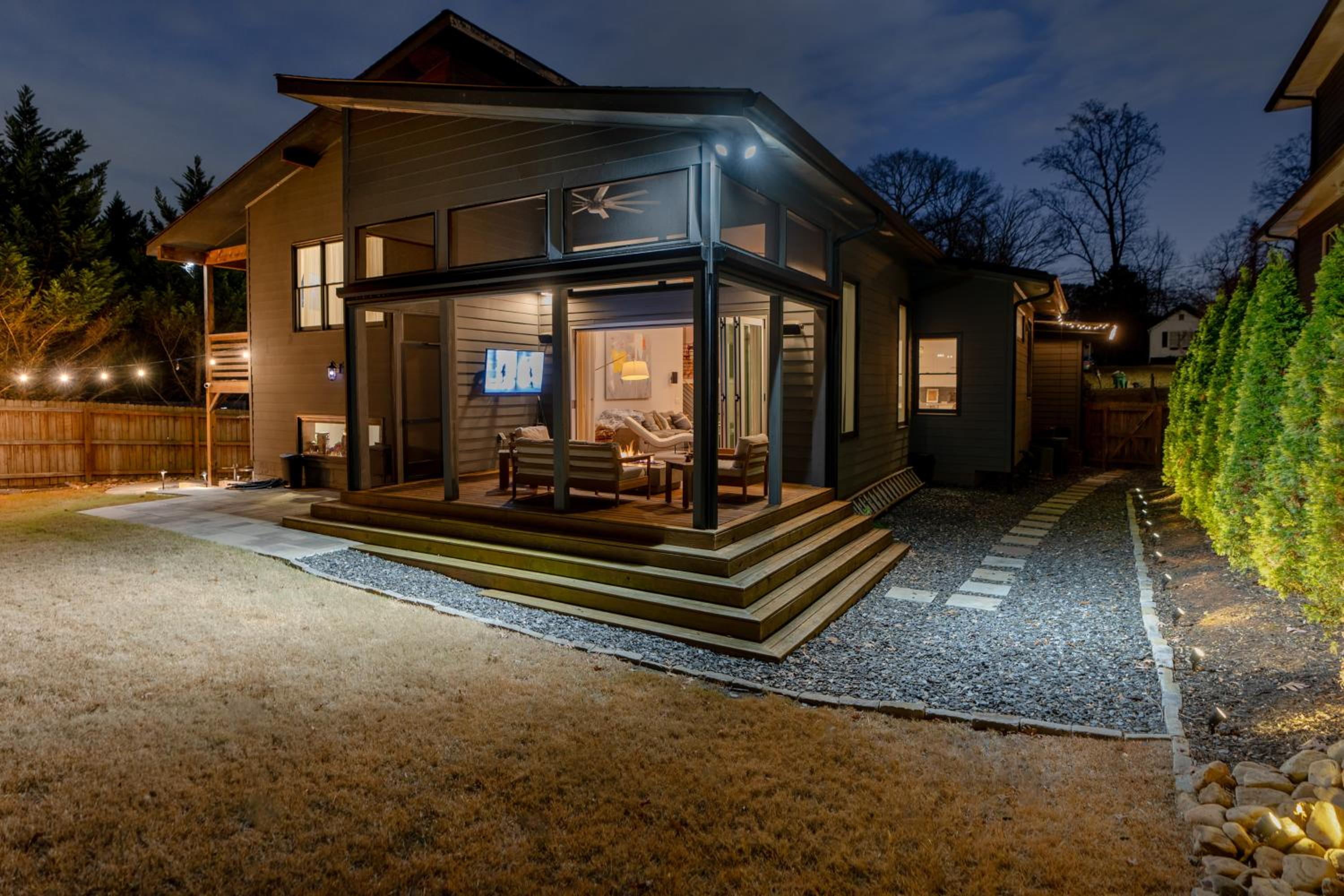 Game Room and Bar Luxe ATL Getaway Near World Cup